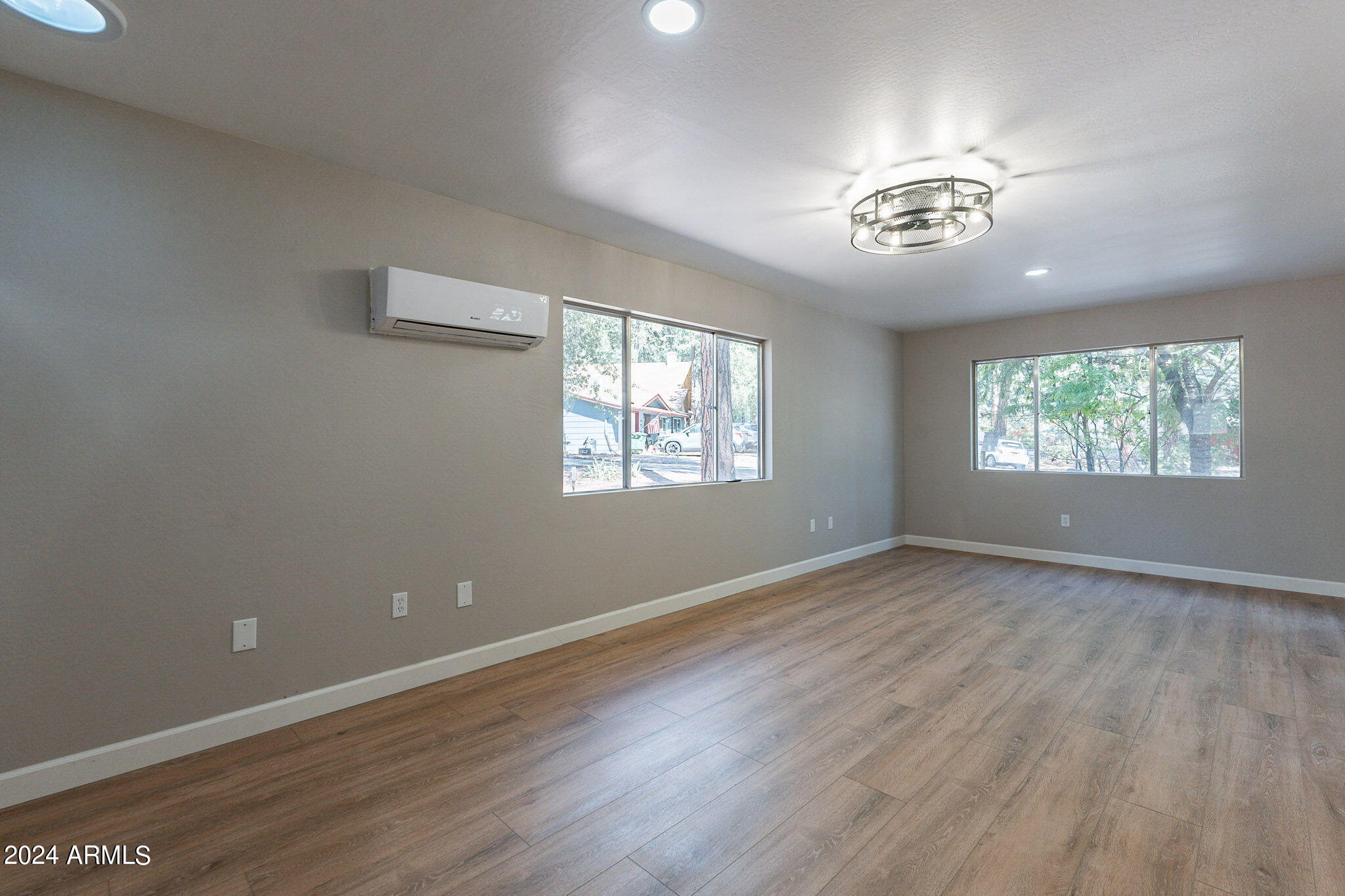 806 N PONDEROSA Circle