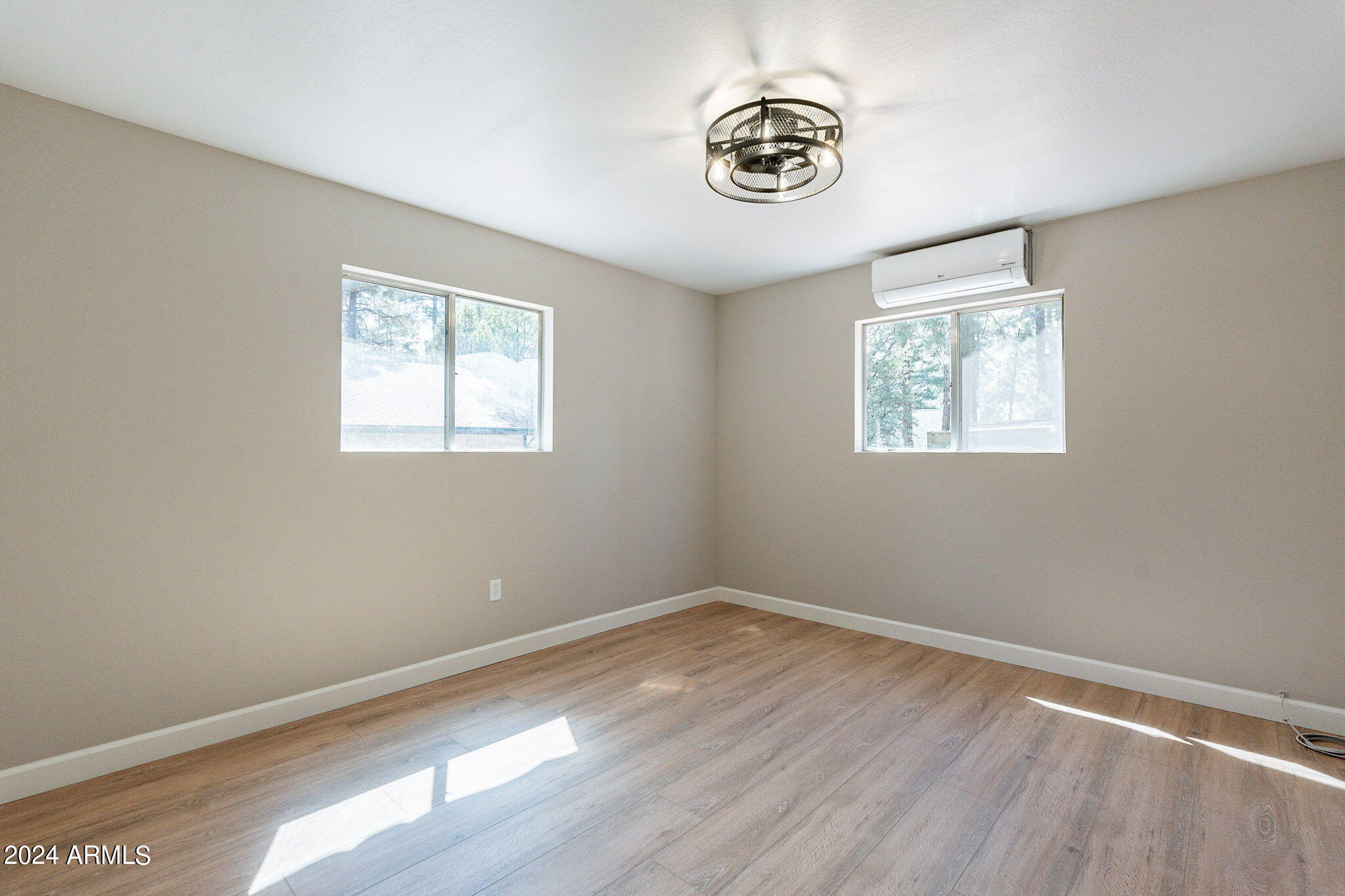 806 N PONDEROSA Circle