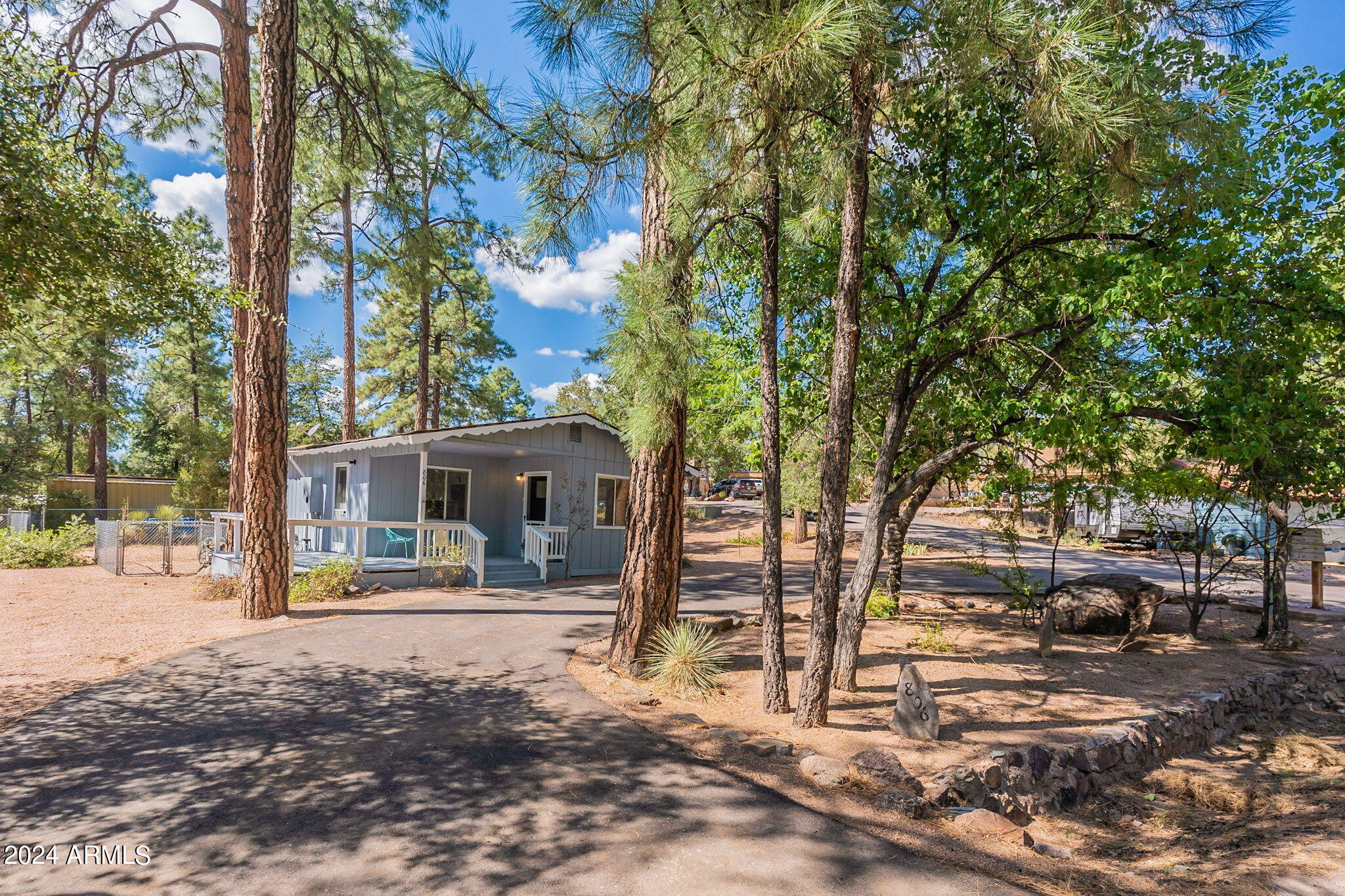 806 N PONDEROSA Circle