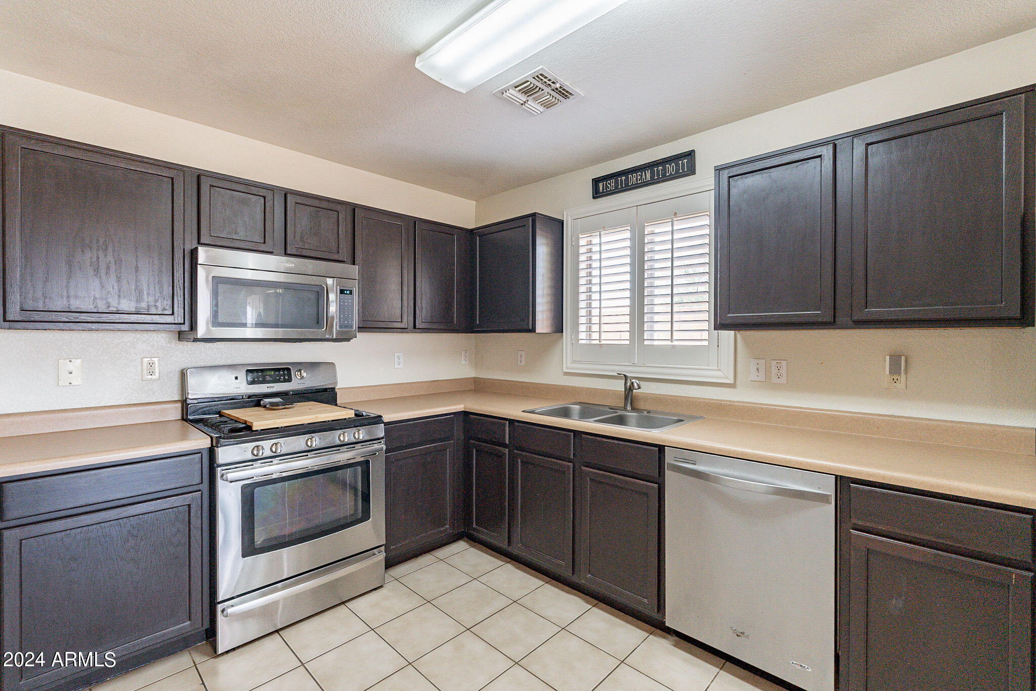 1410 E AVENIDA ISABELA --