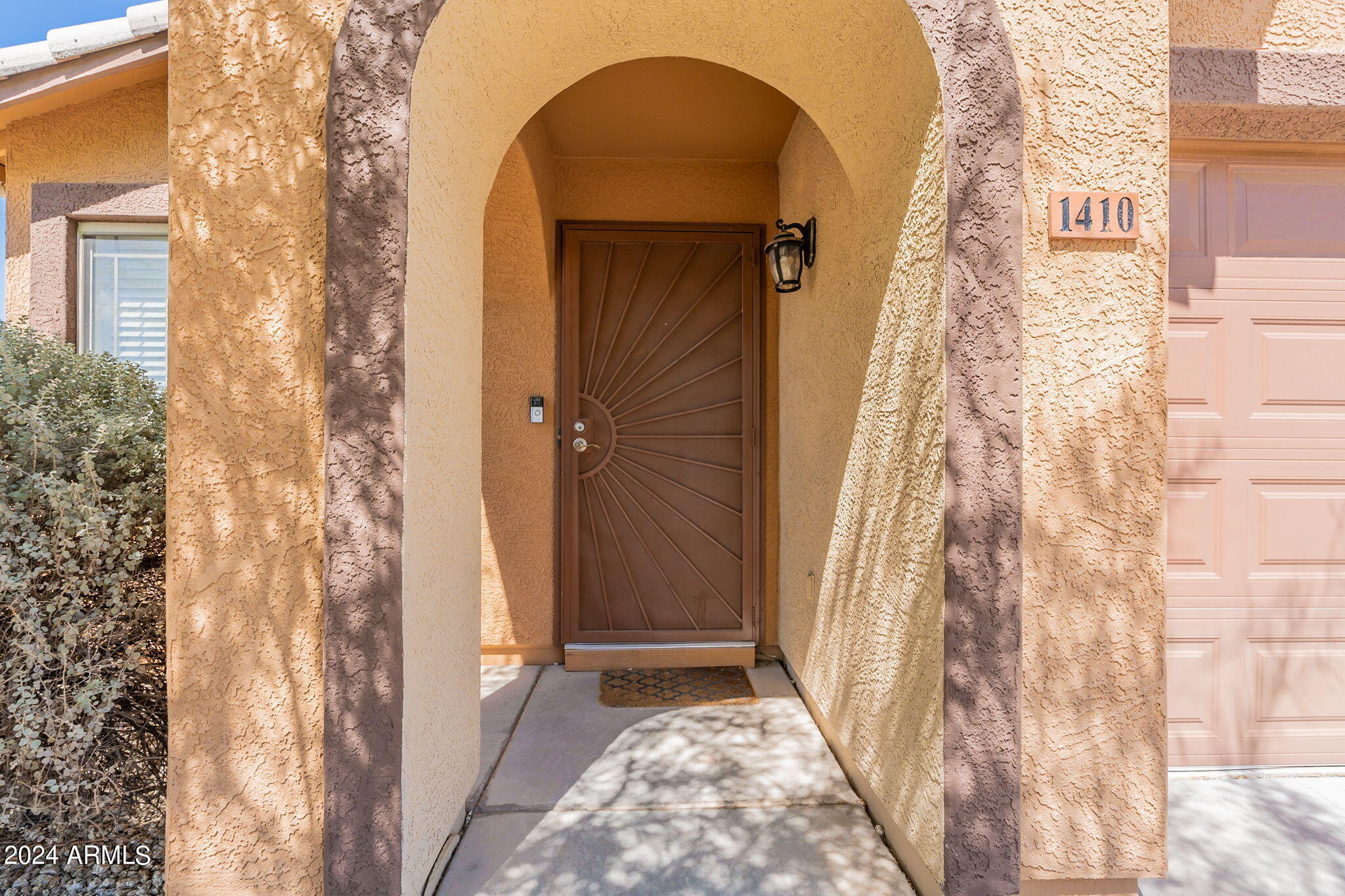 1410 E AVENIDA ISABELA --