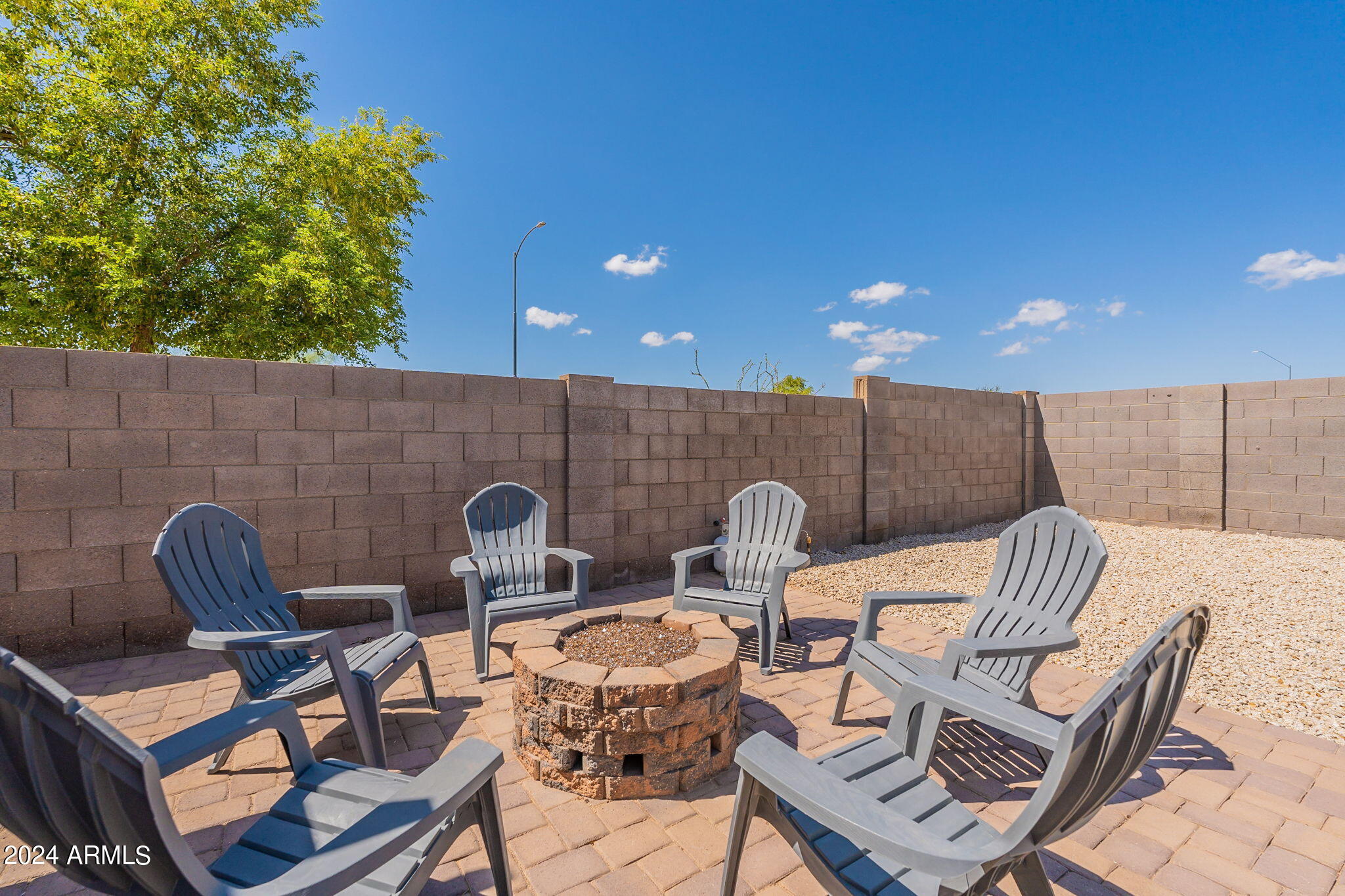 1410 E AVENIDA ISABELA --