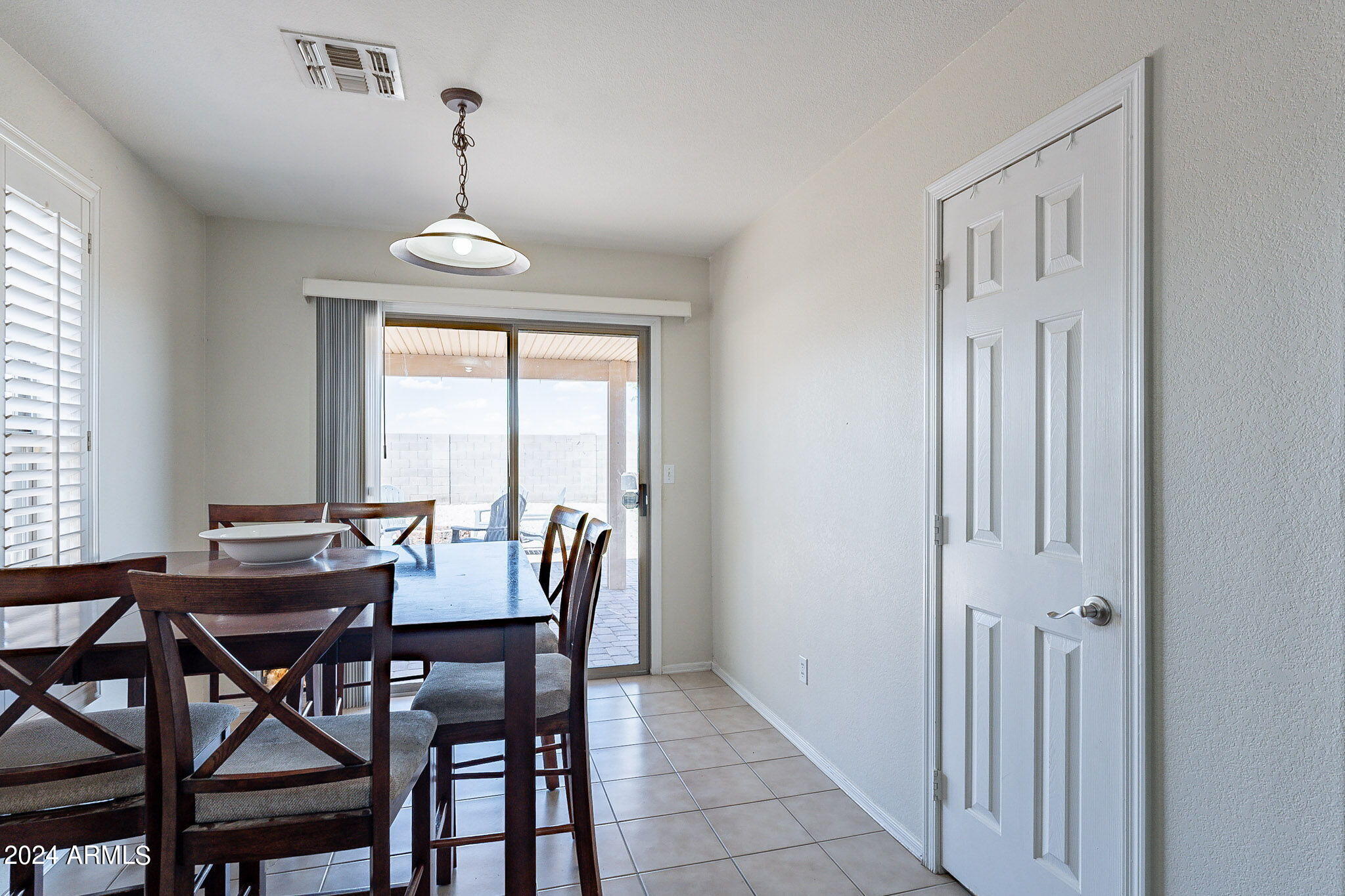 1410 E AVENIDA ISABELA --