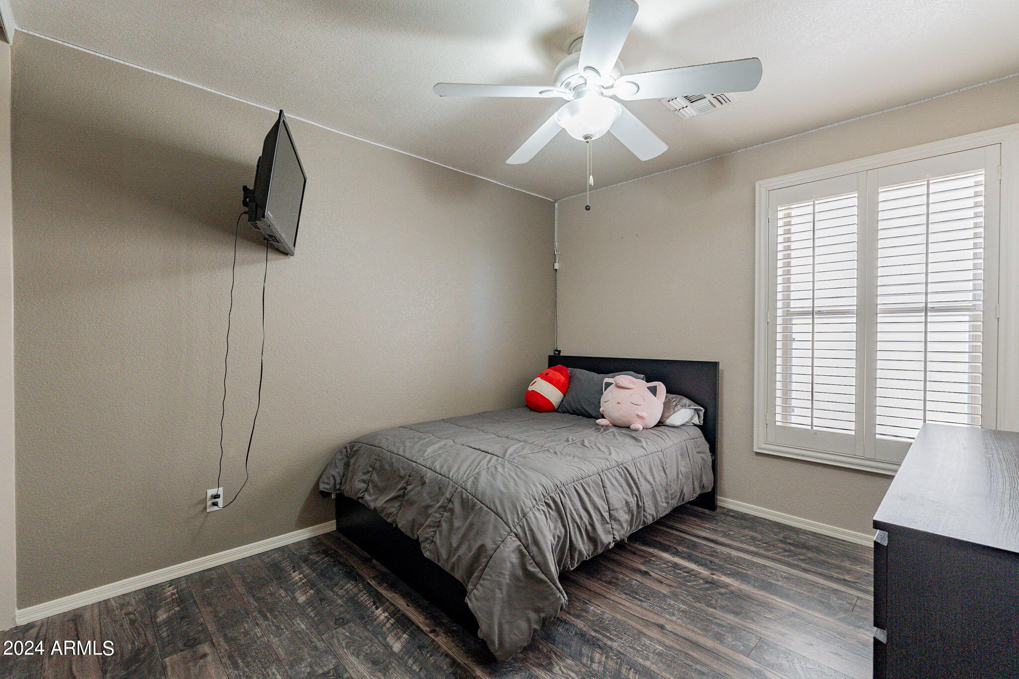 1410 E AVENIDA ISABELA --