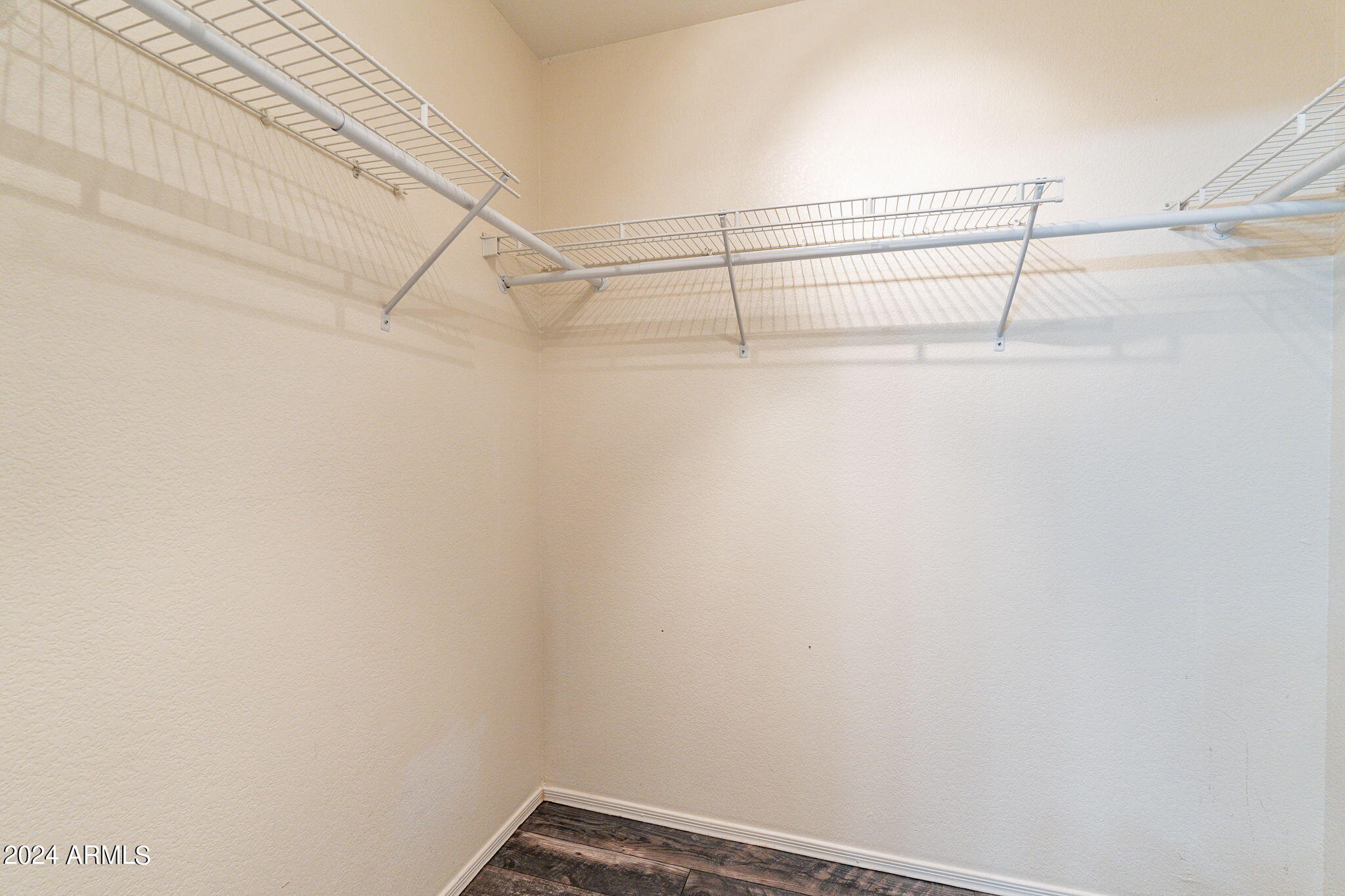 1410 E AVENIDA ISABELA --