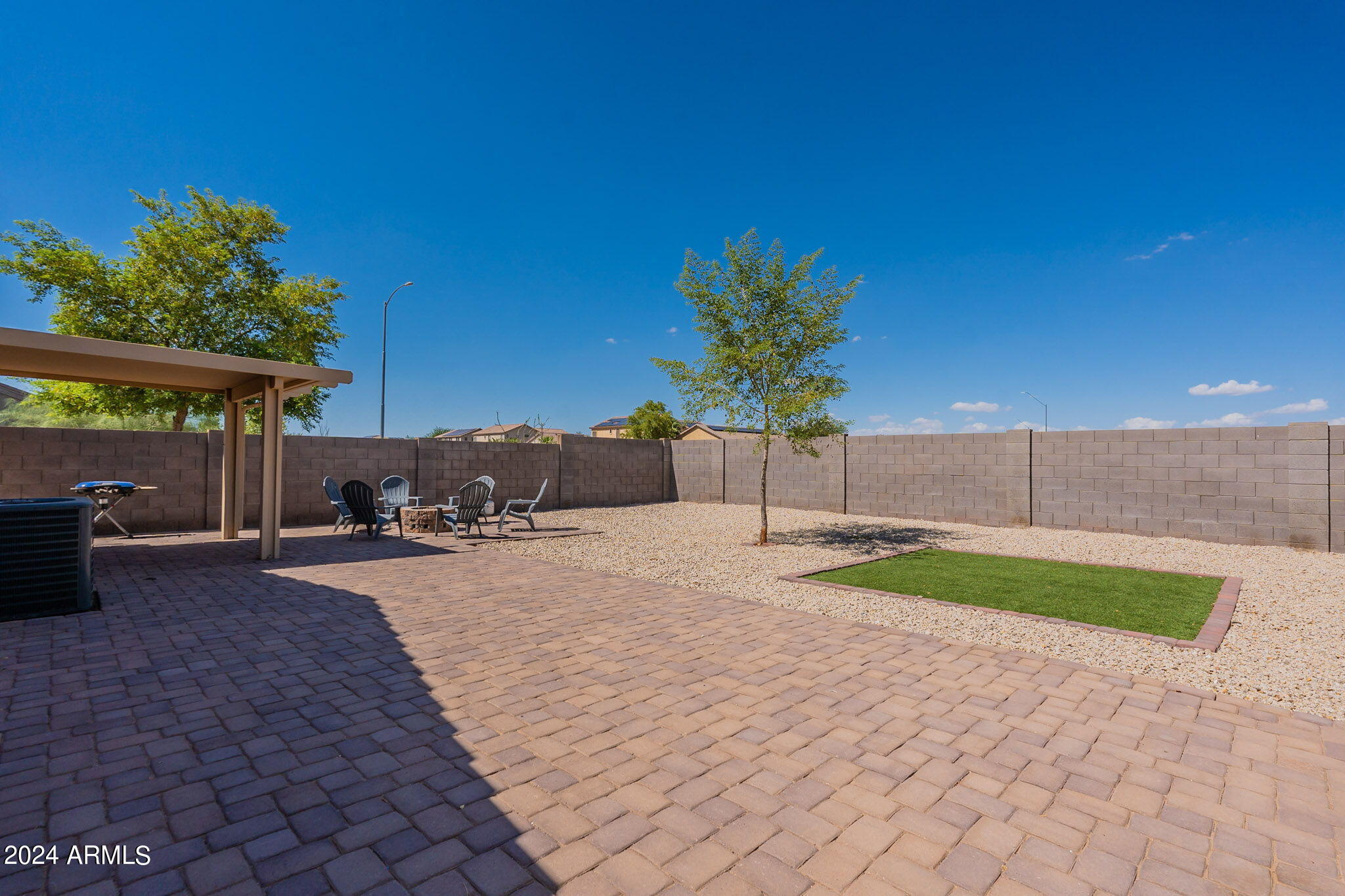 1410 E AVENIDA ISABELA --