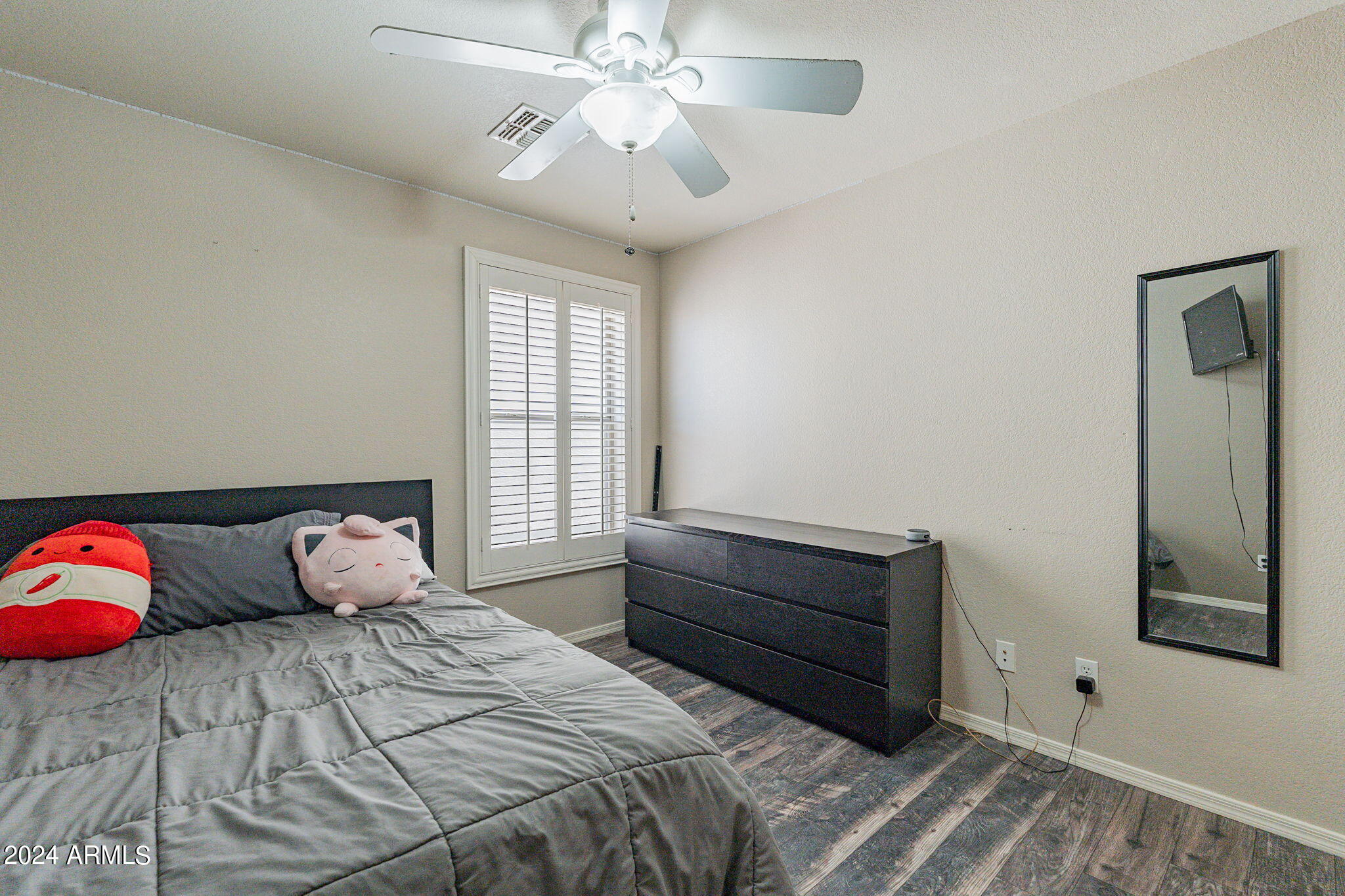 1410 E AVENIDA ISABELA --