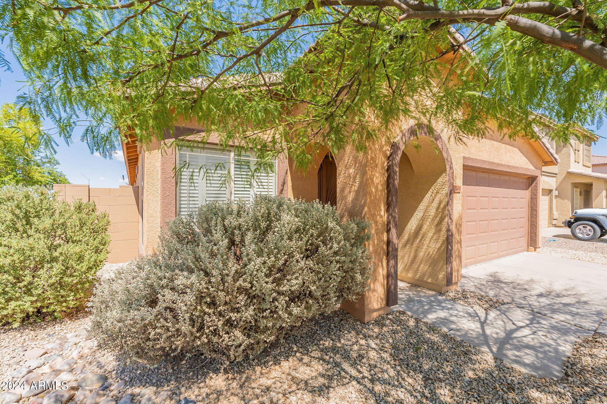 1410 E AVENIDA ISABELA --