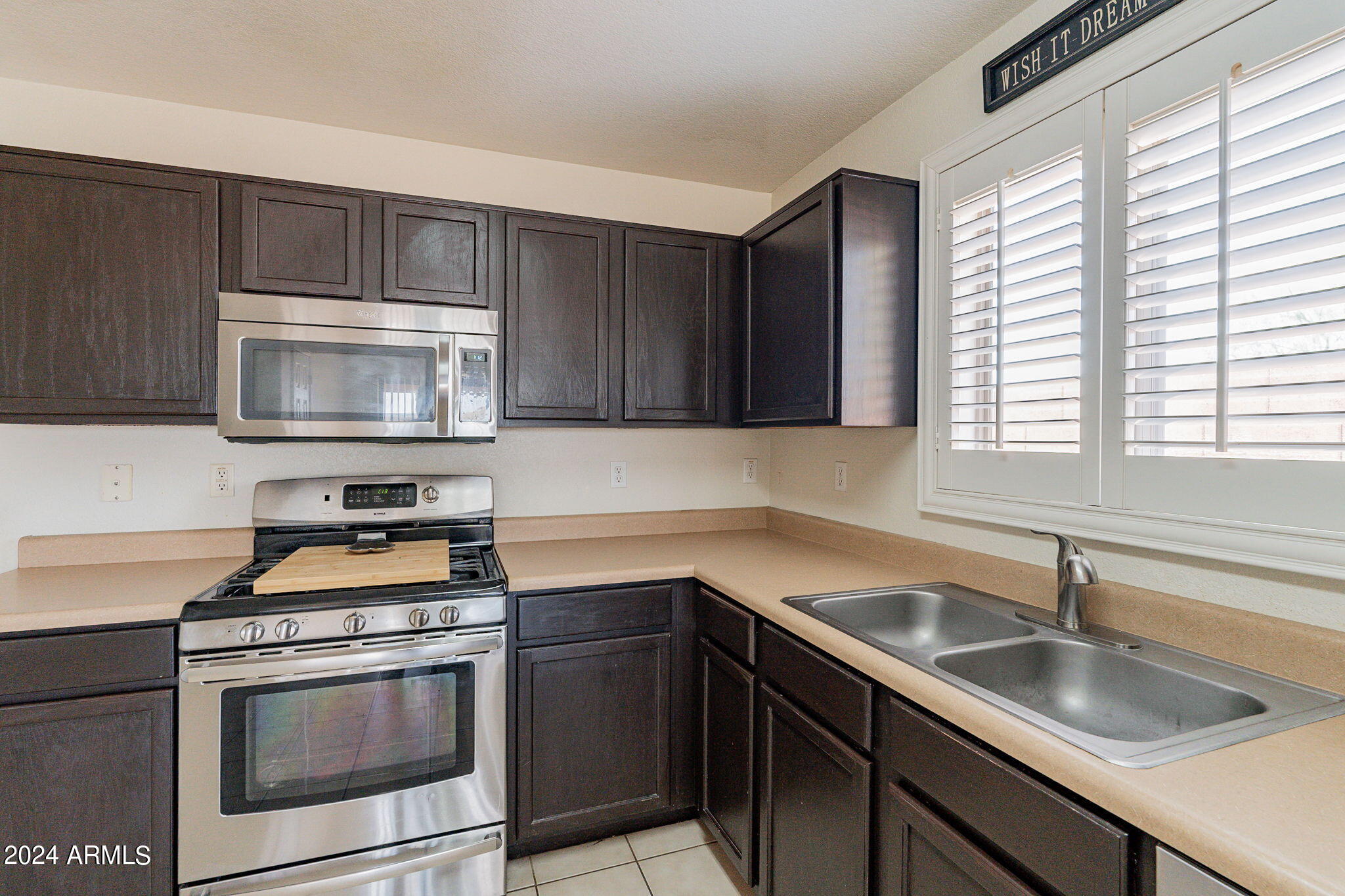 1410 E AVENIDA ISABELA --