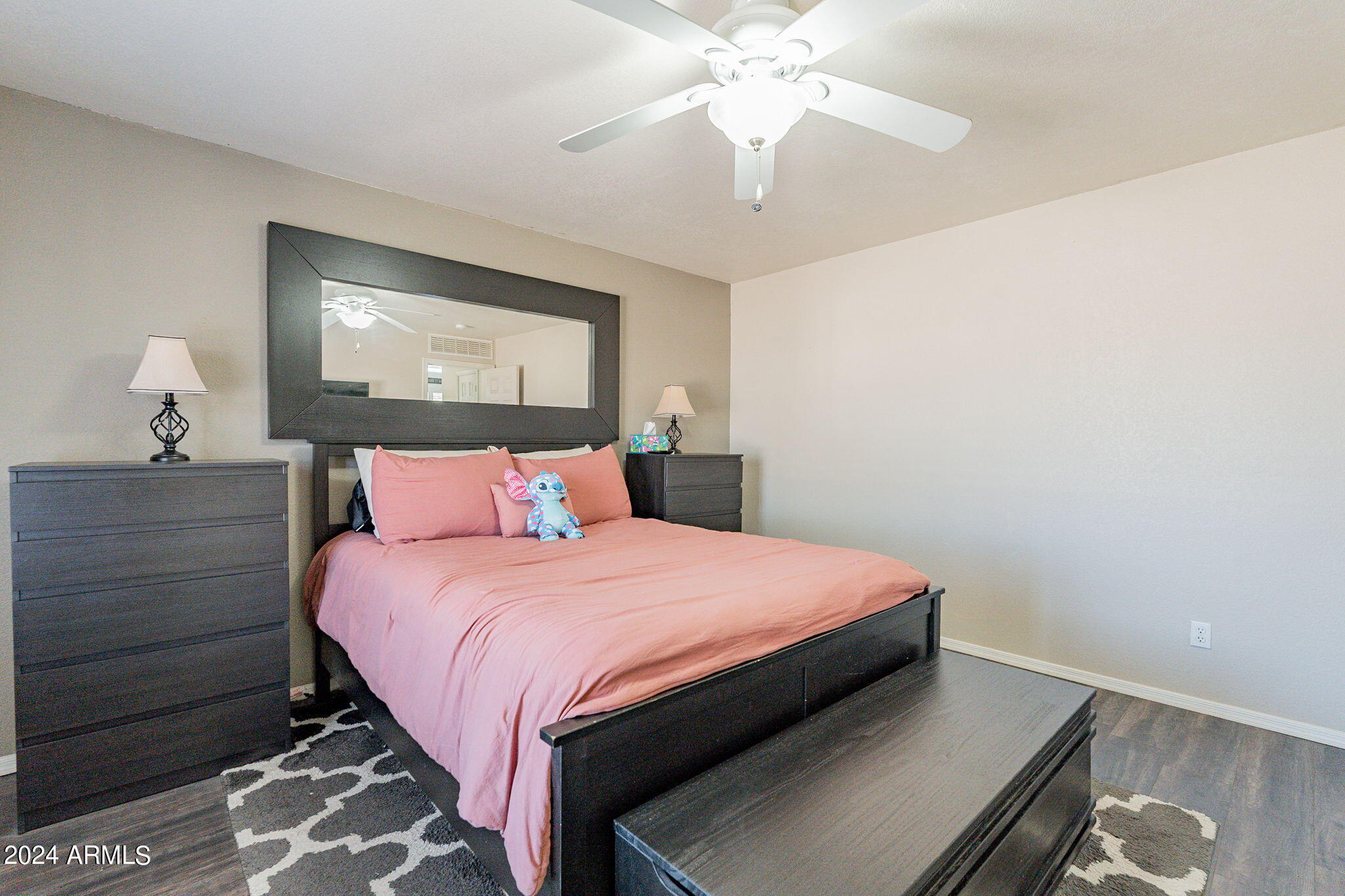 1410 E AVENIDA ISABELA --