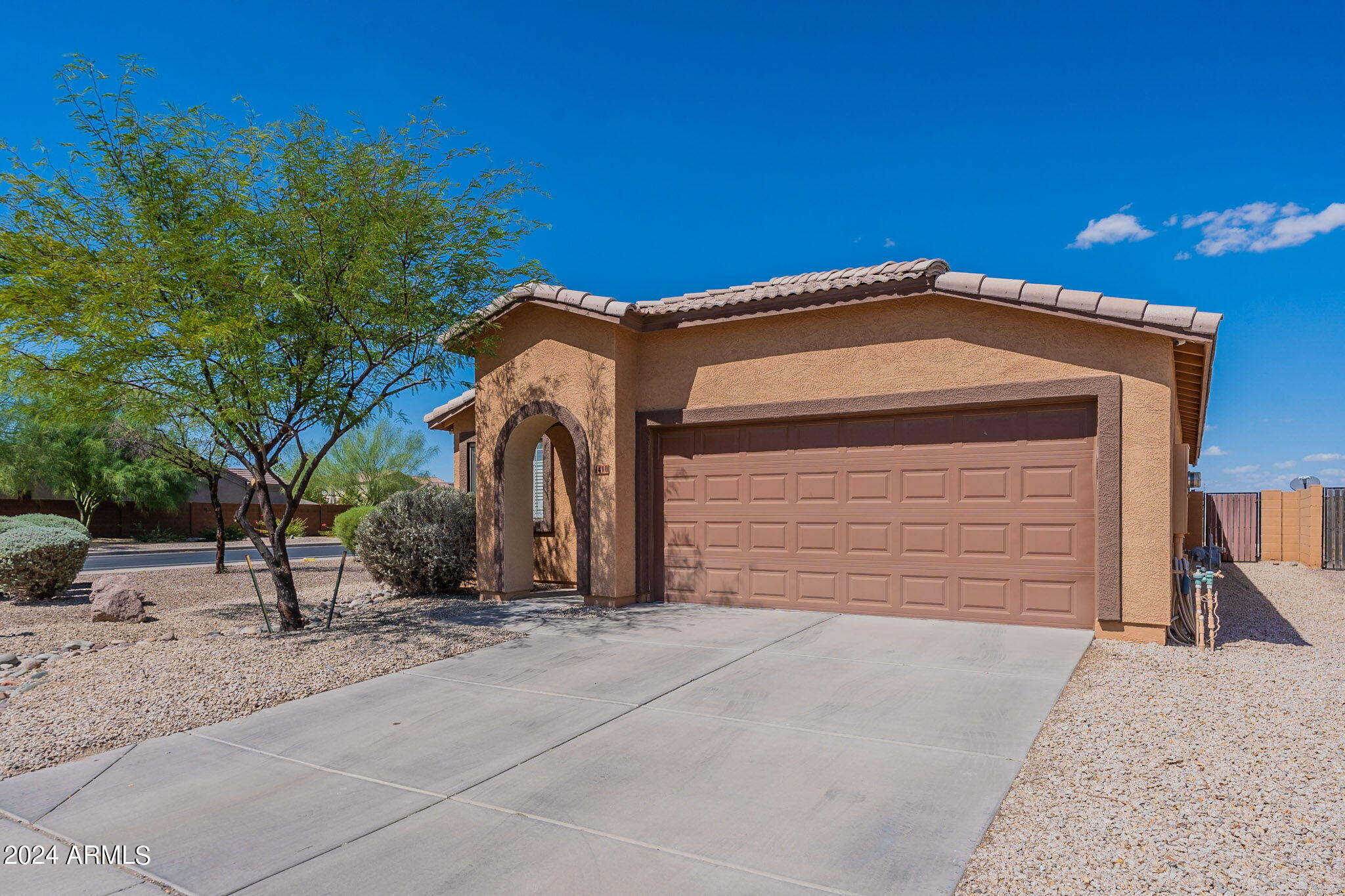 1410 E AVENIDA ISABELA --