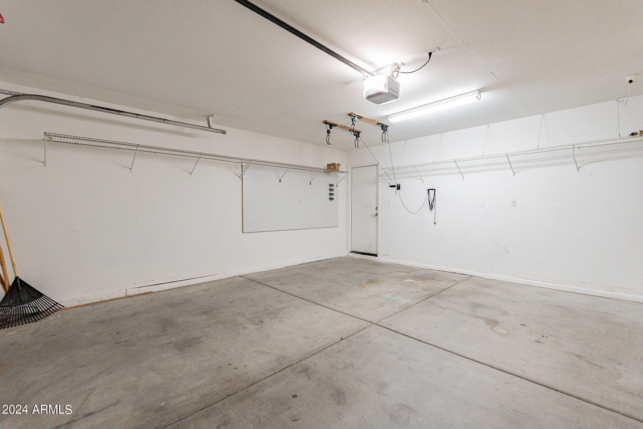 1410 E AVENIDA ISABELA --