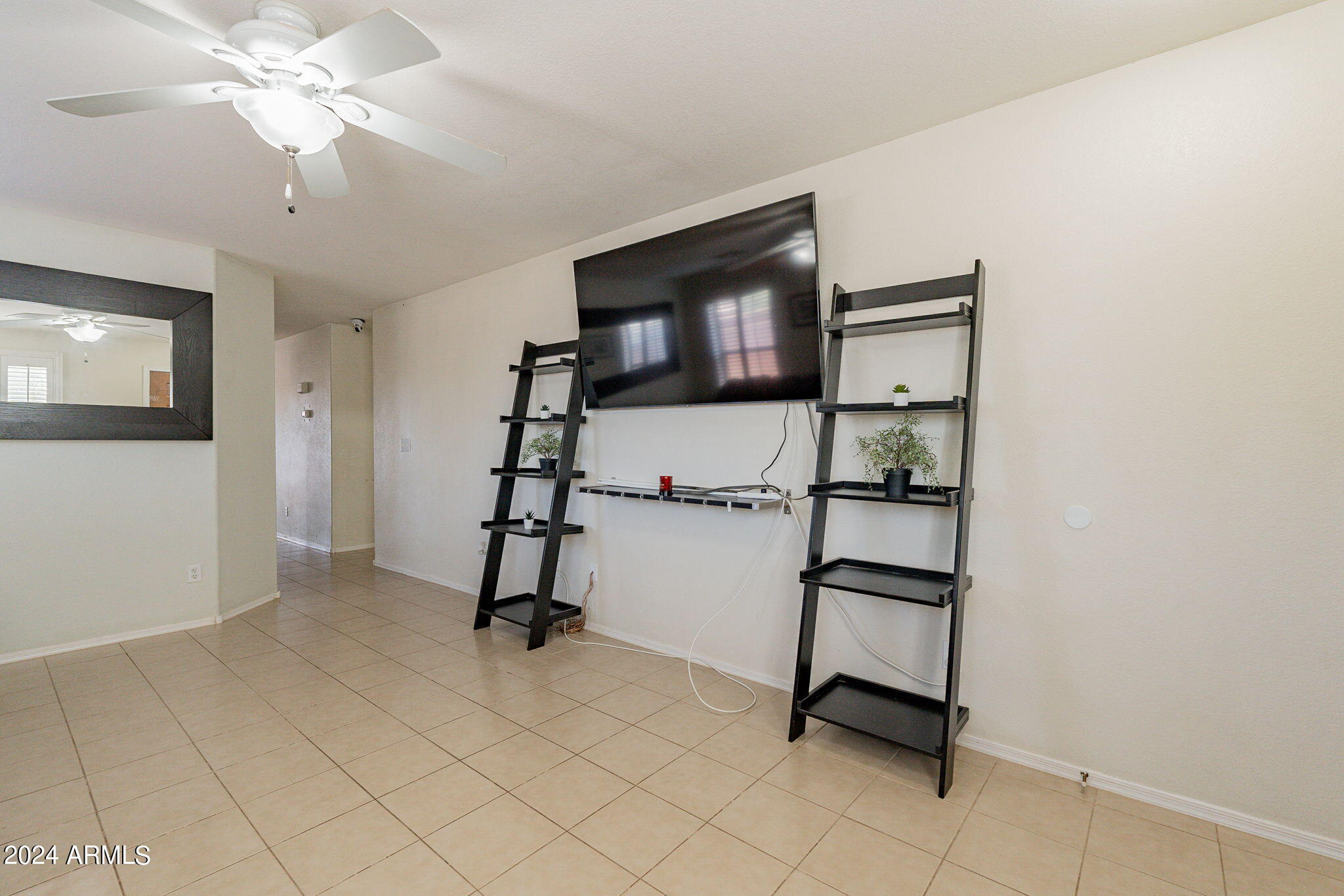 1410 E AVENIDA ISABELA --