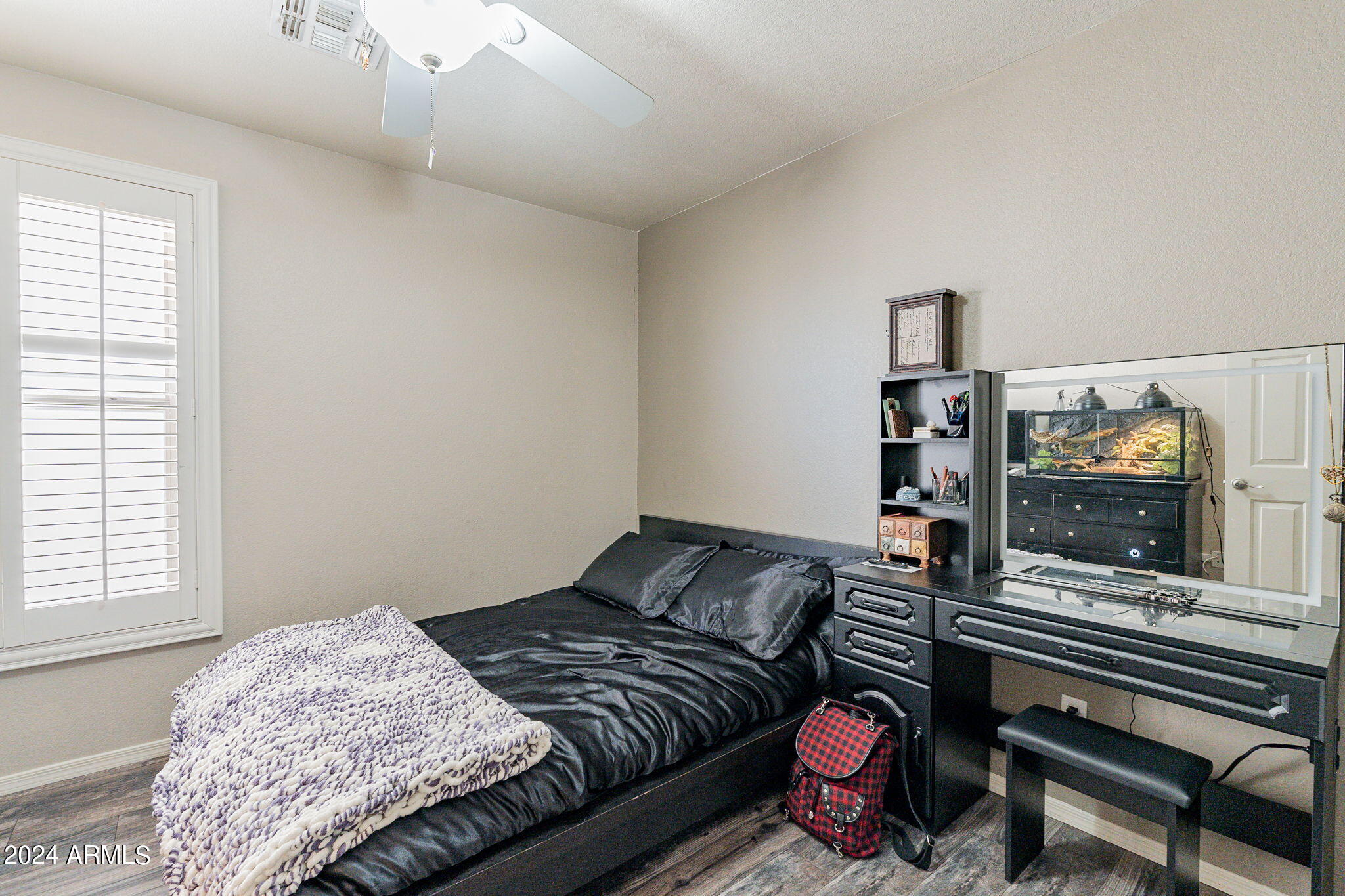 1410 E AVENIDA ISABELA --