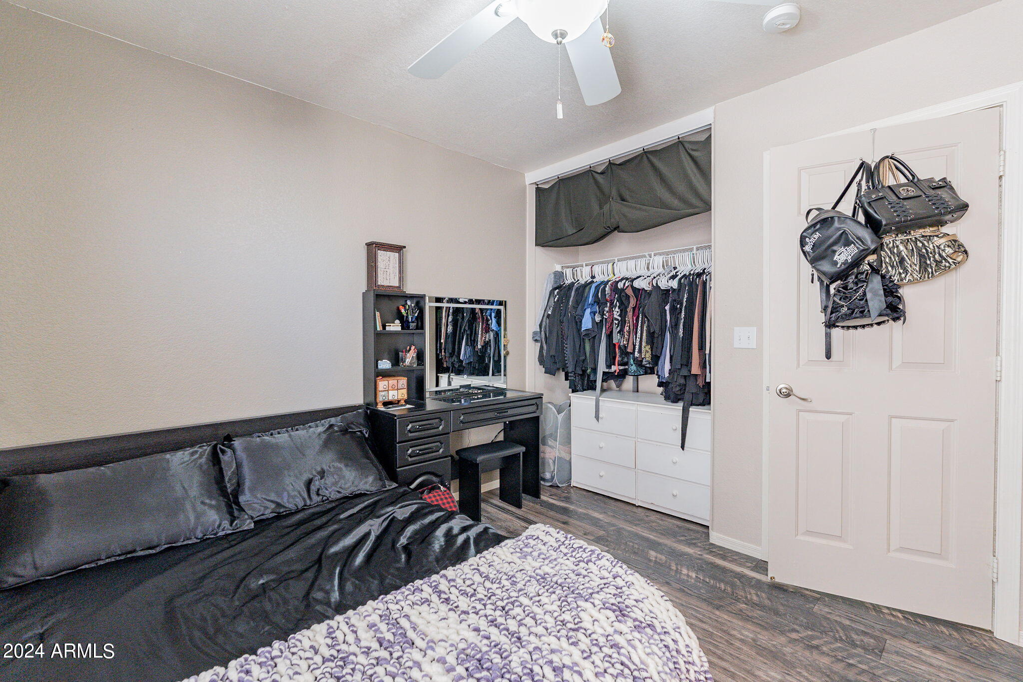 1410 E AVENIDA ISABELA --