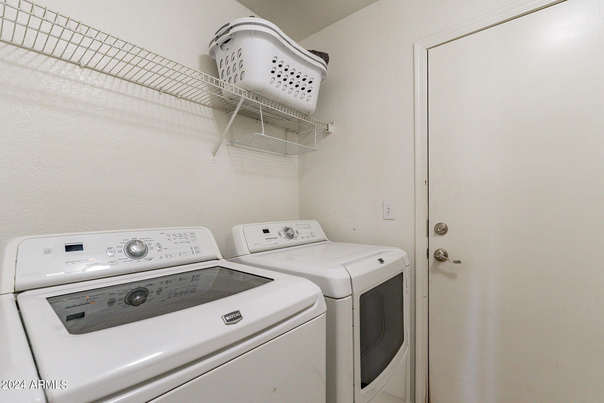 1410 E AVENIDA ISABELA --