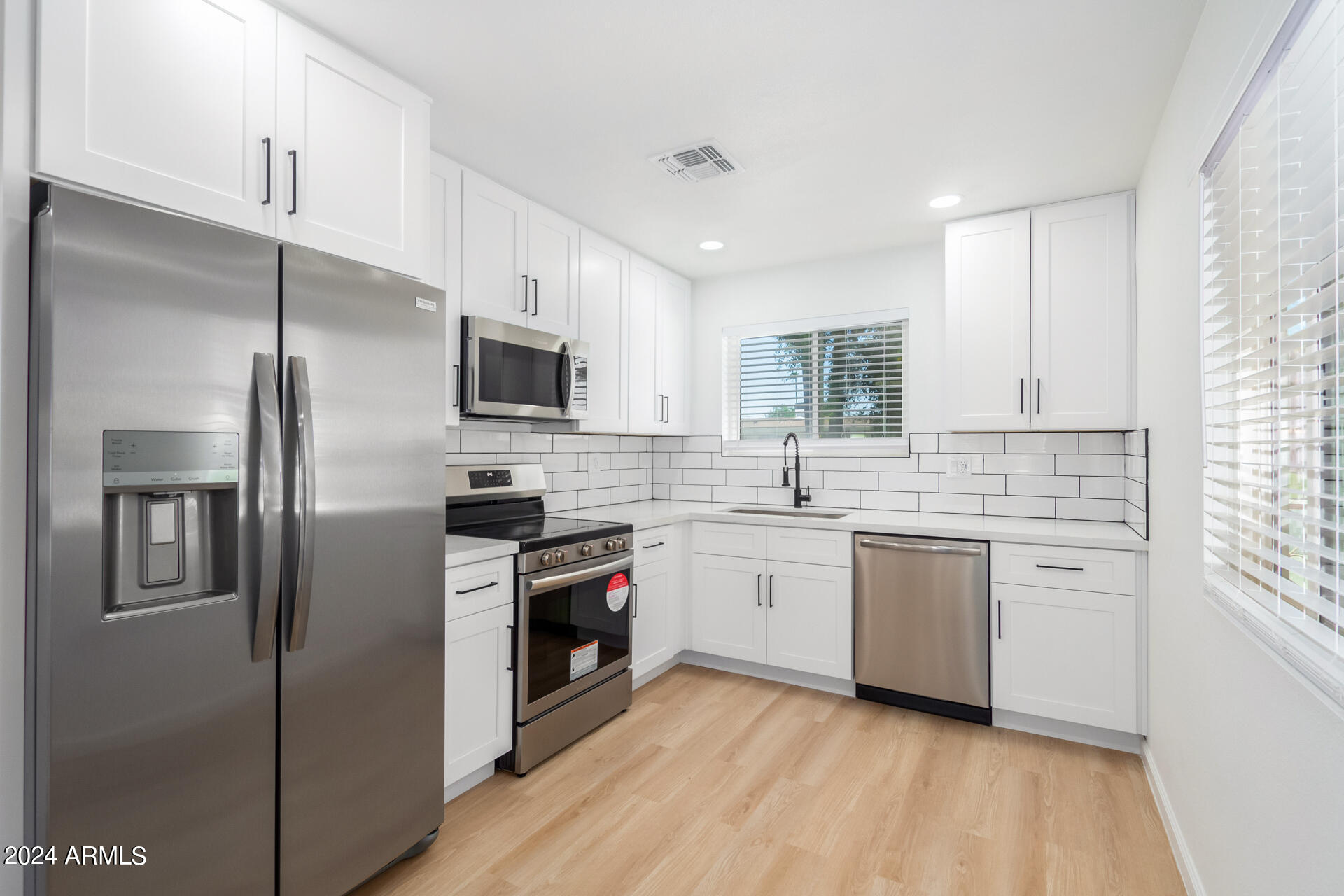 10934 W ABBOTT Avenue