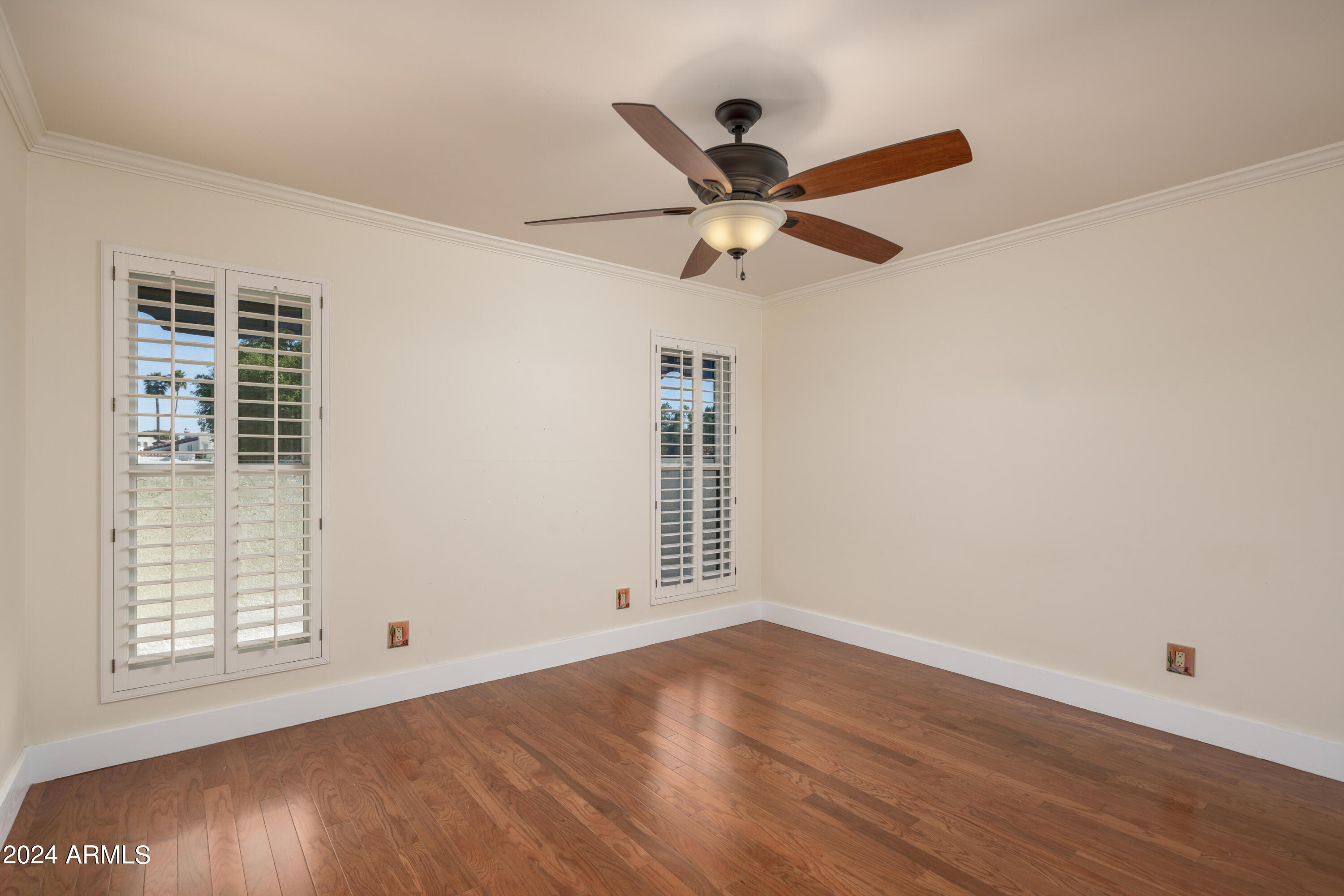 4710 E WINSTON Drive