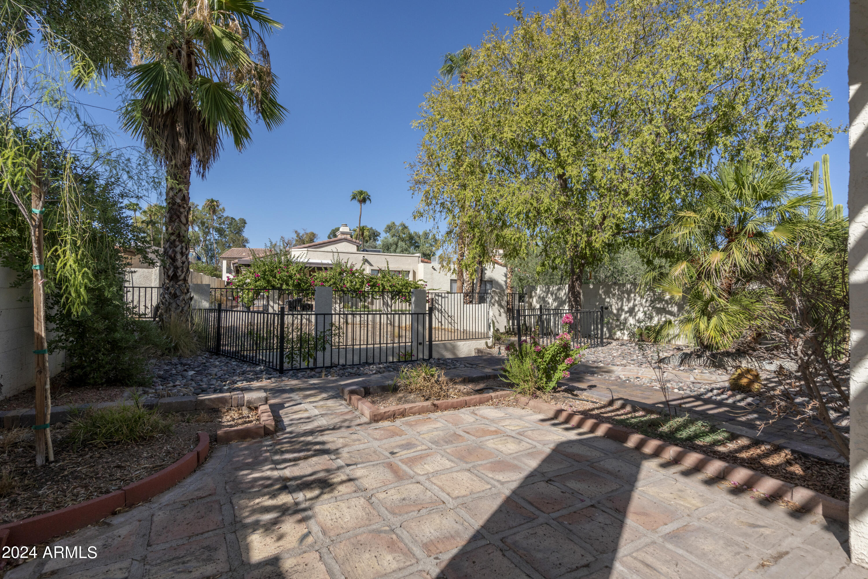 4710 E WINSTON Drive