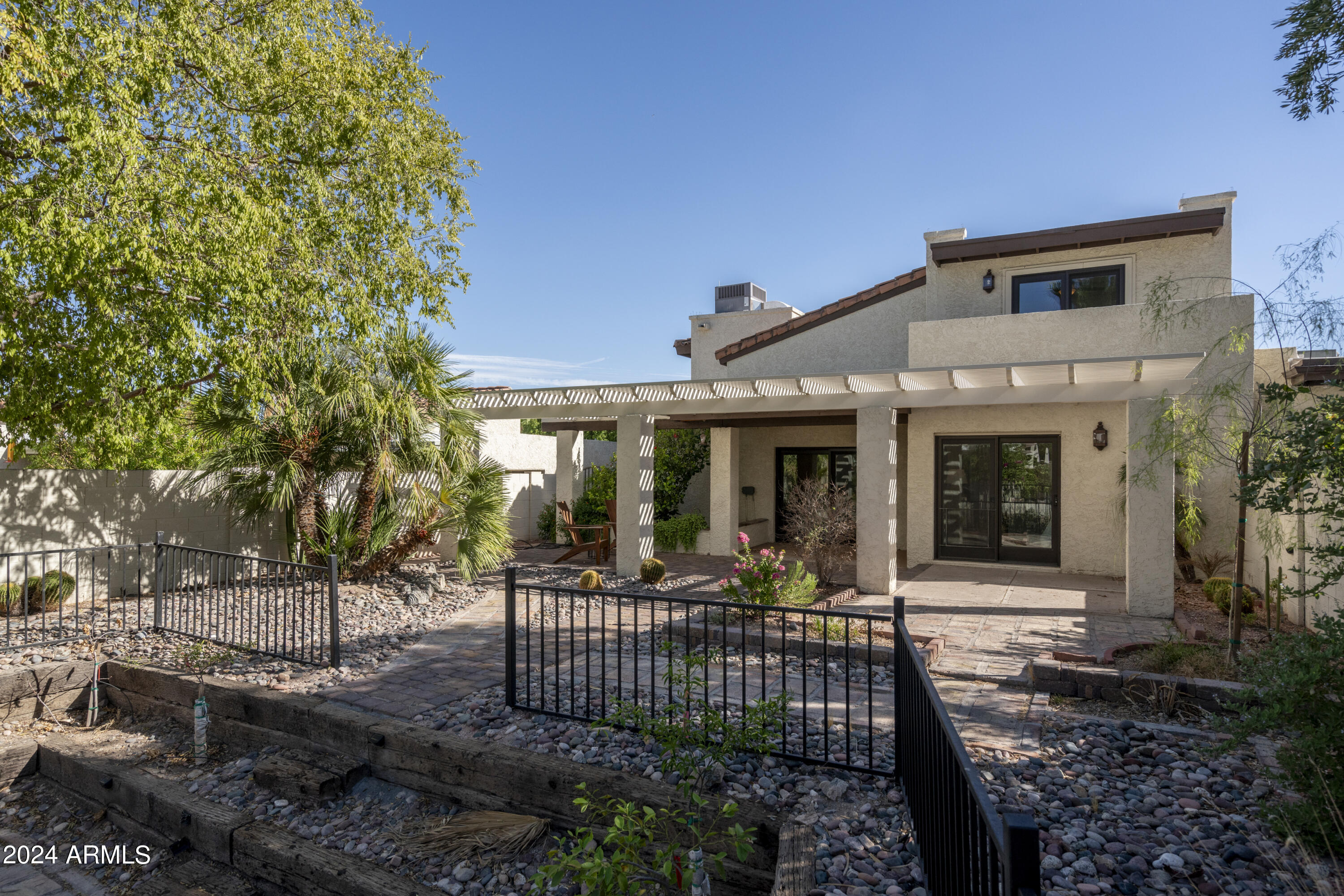 4710 E WINSTON Drive