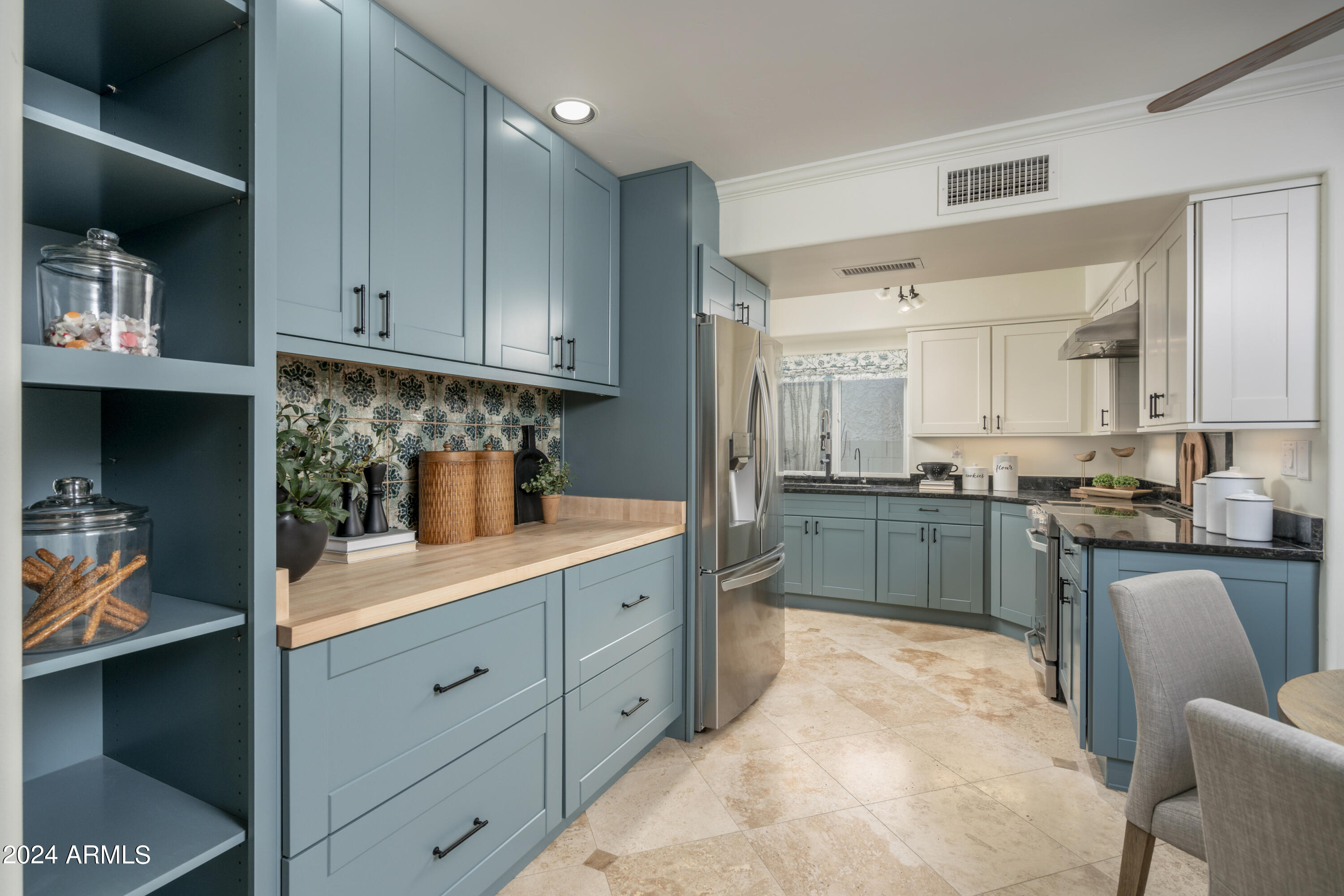 4710 E WINSTON Drive