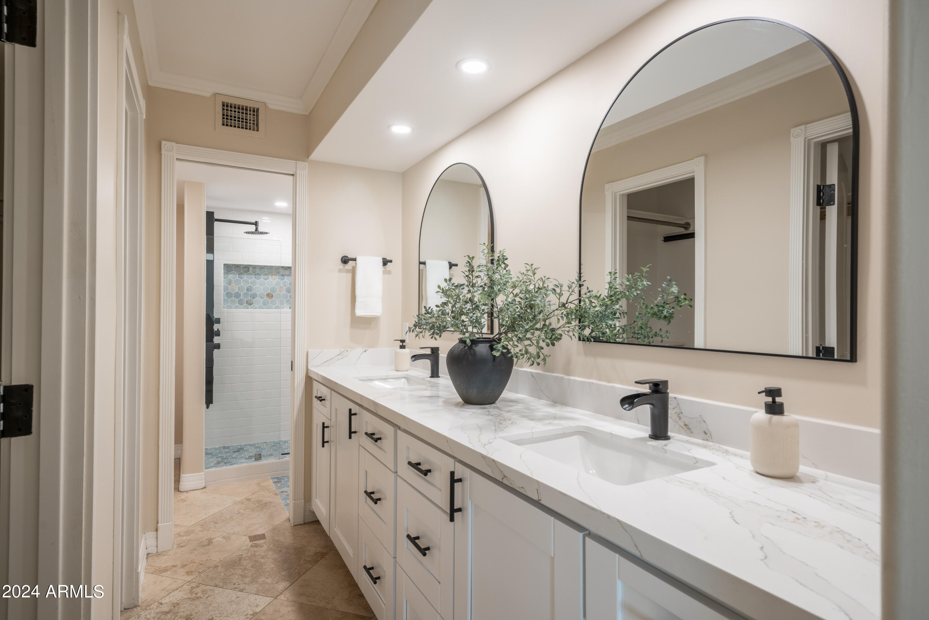 4710 E WINSTON Drive