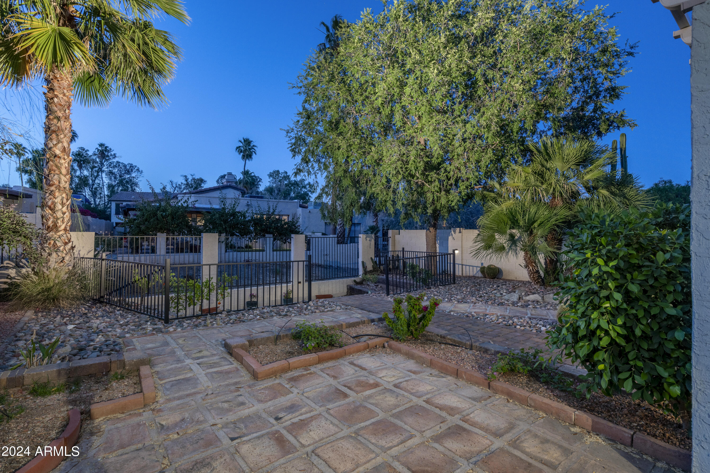 4710 E WINSTON Drive