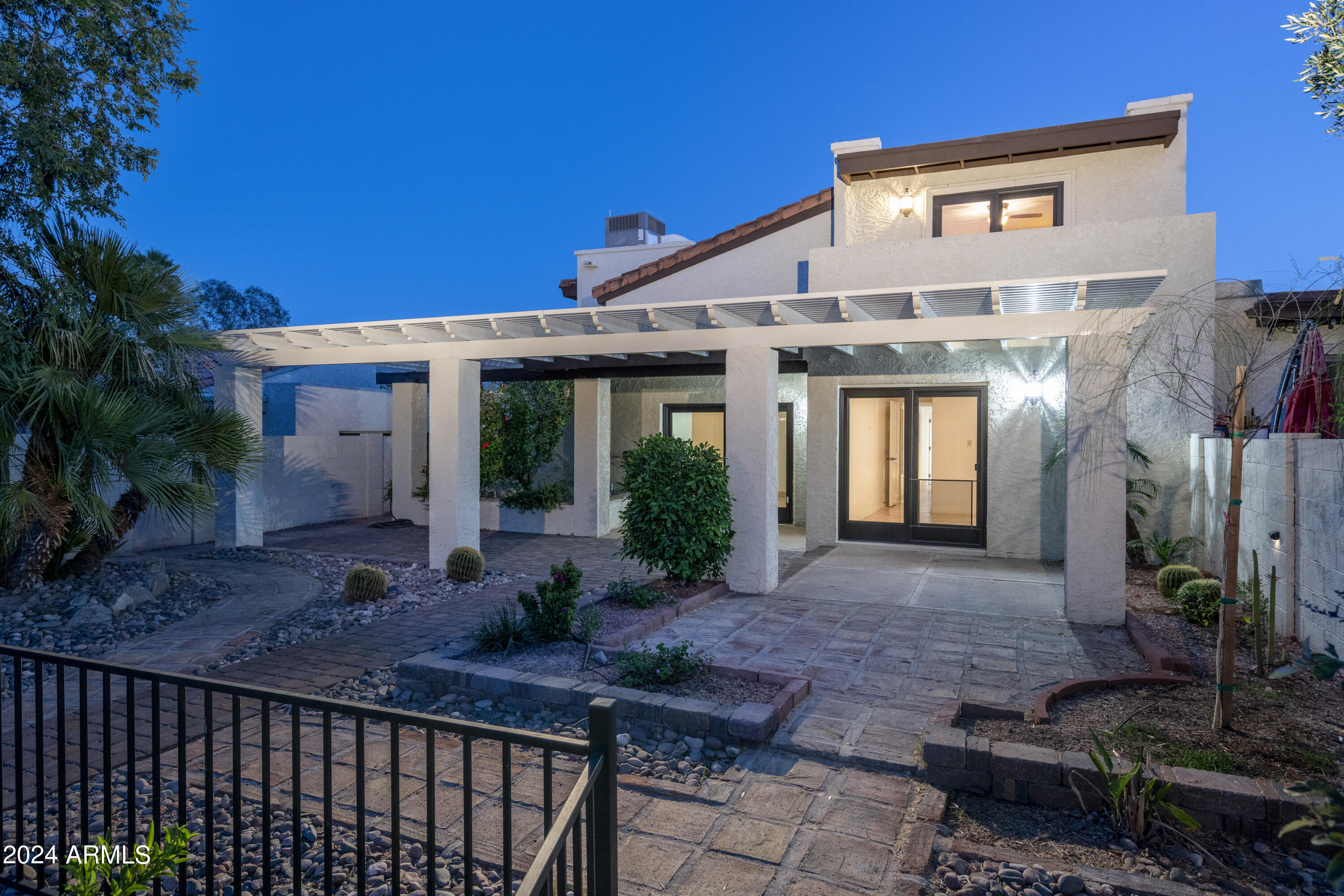 4710 E WINSTON Drive