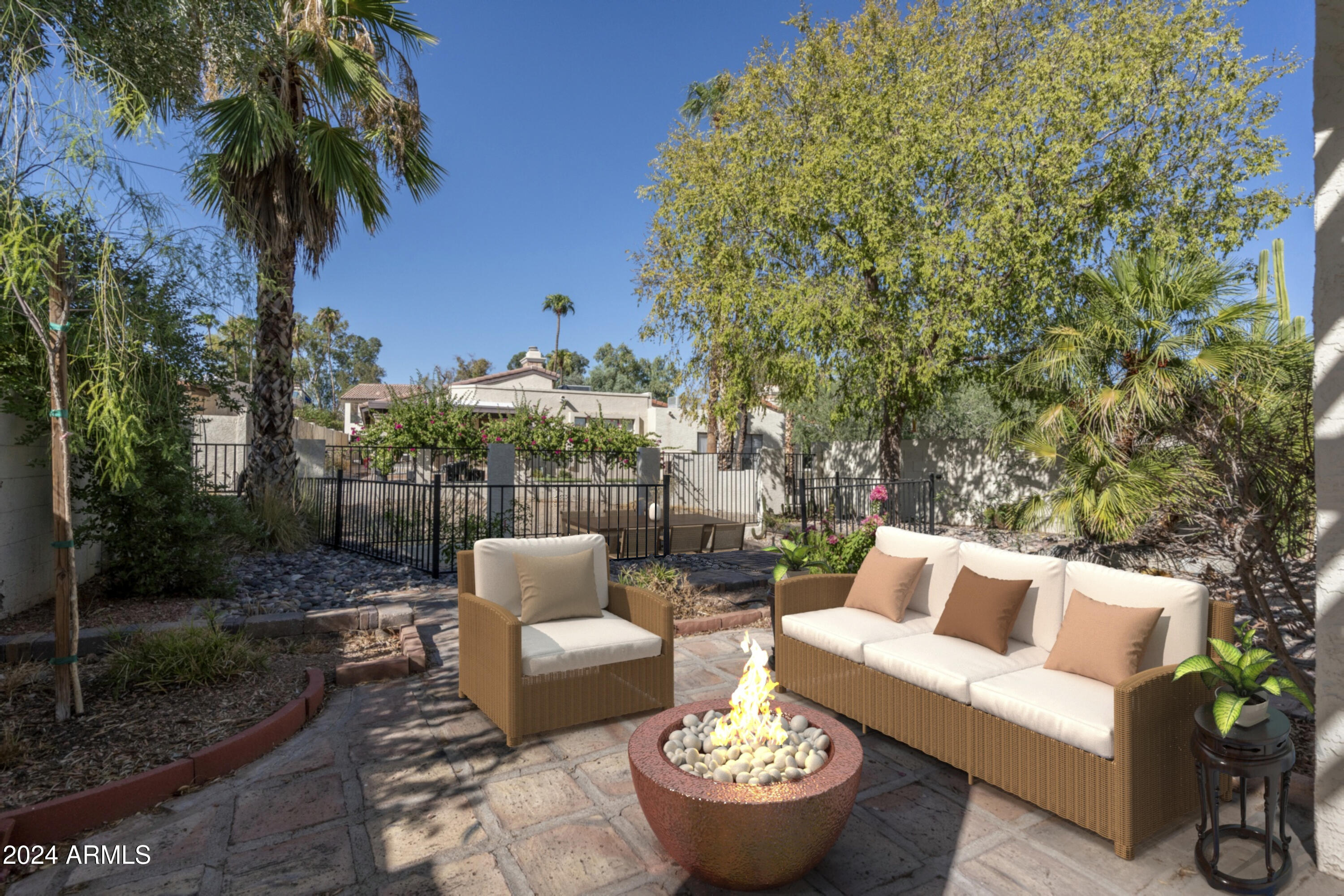 4710 E WINSTON Drive