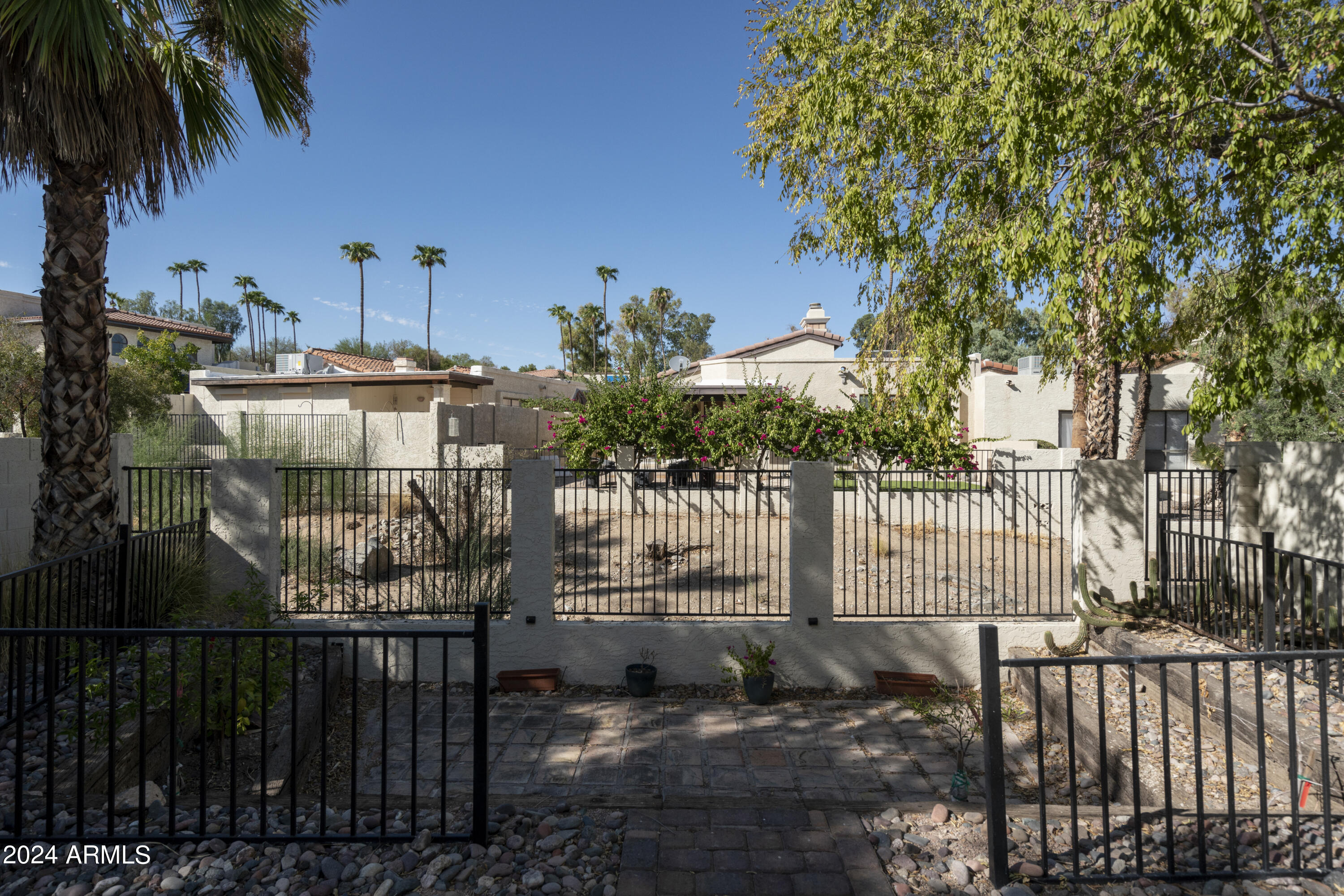 4710 E WINSTON Drive