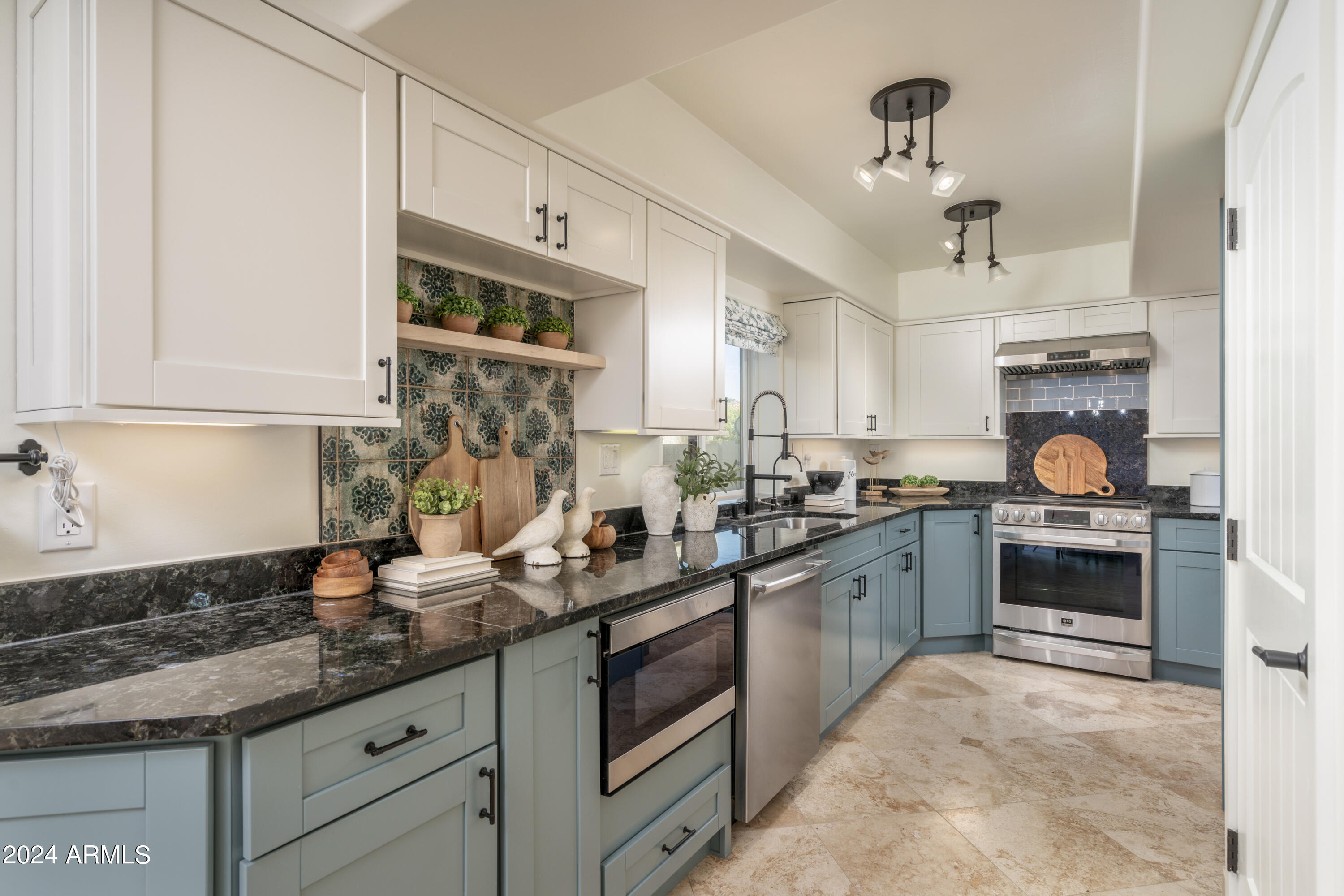 4710 E WINSTON Drive