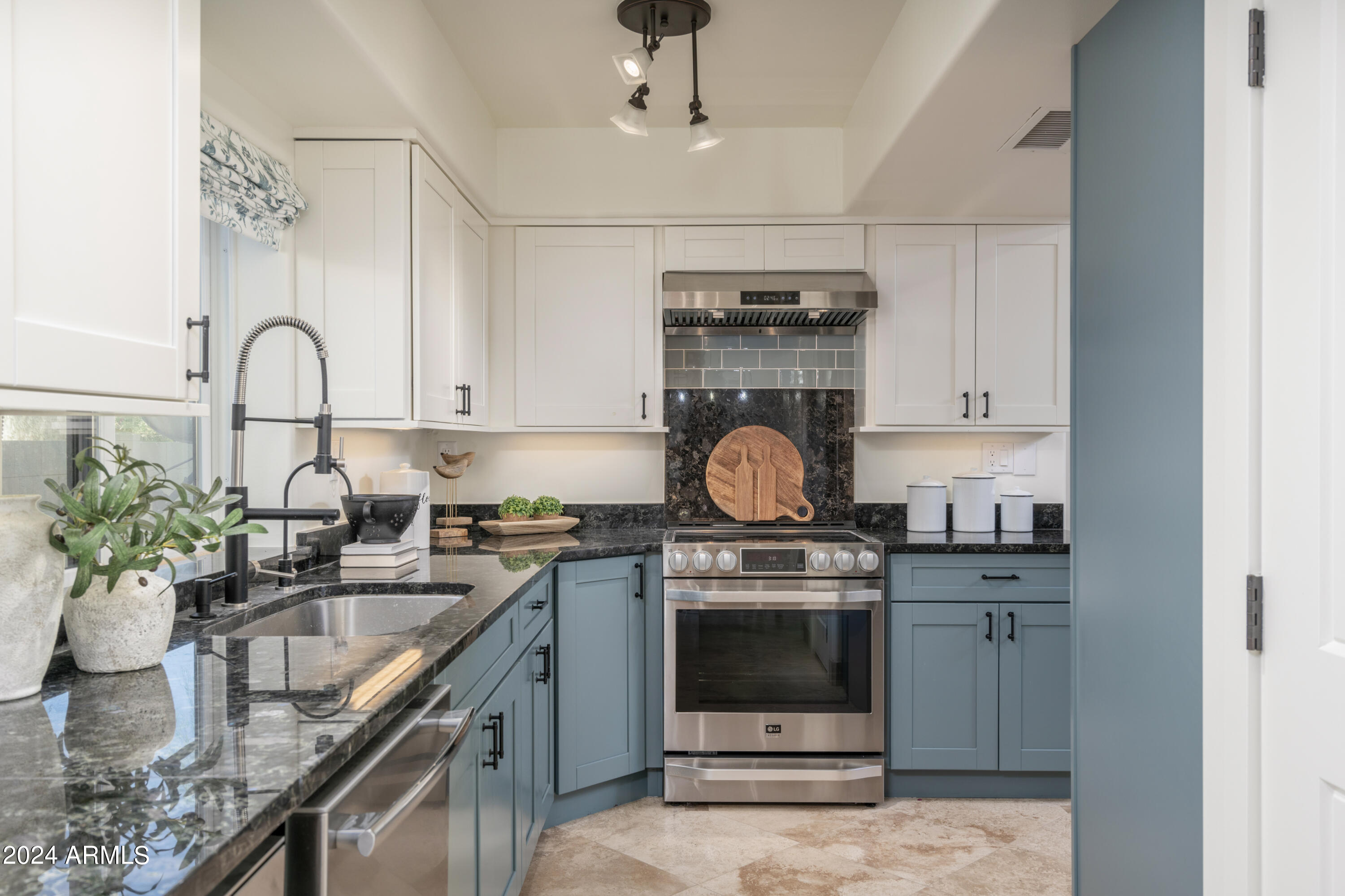 4710 E WINSTON Drive