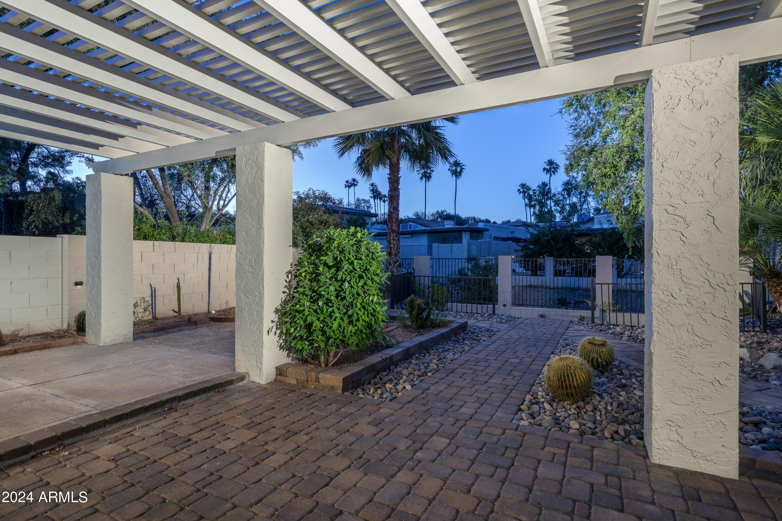 4710 E WINSTON Drive