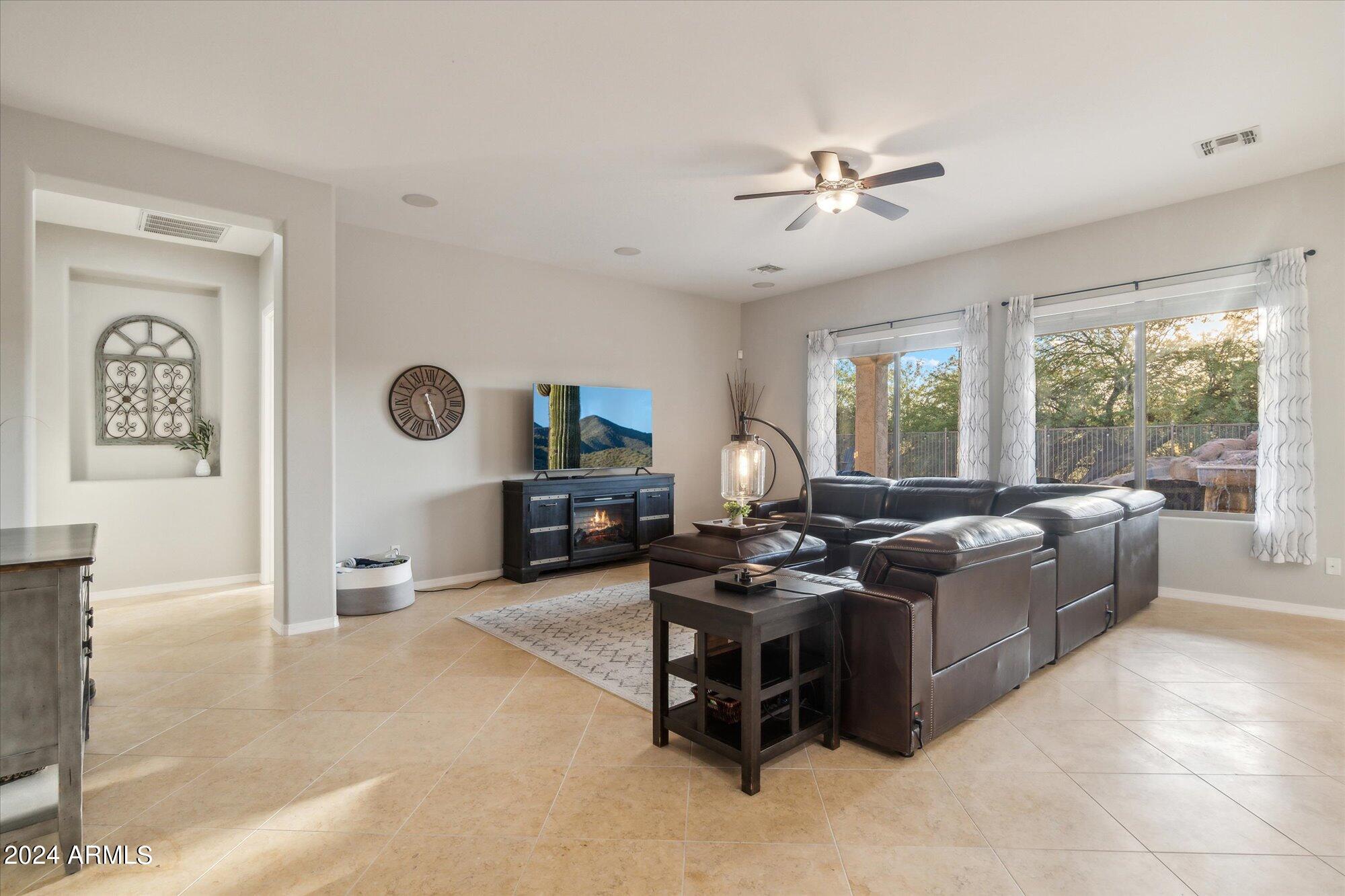 2910 N PRESIDENTIAL Drive