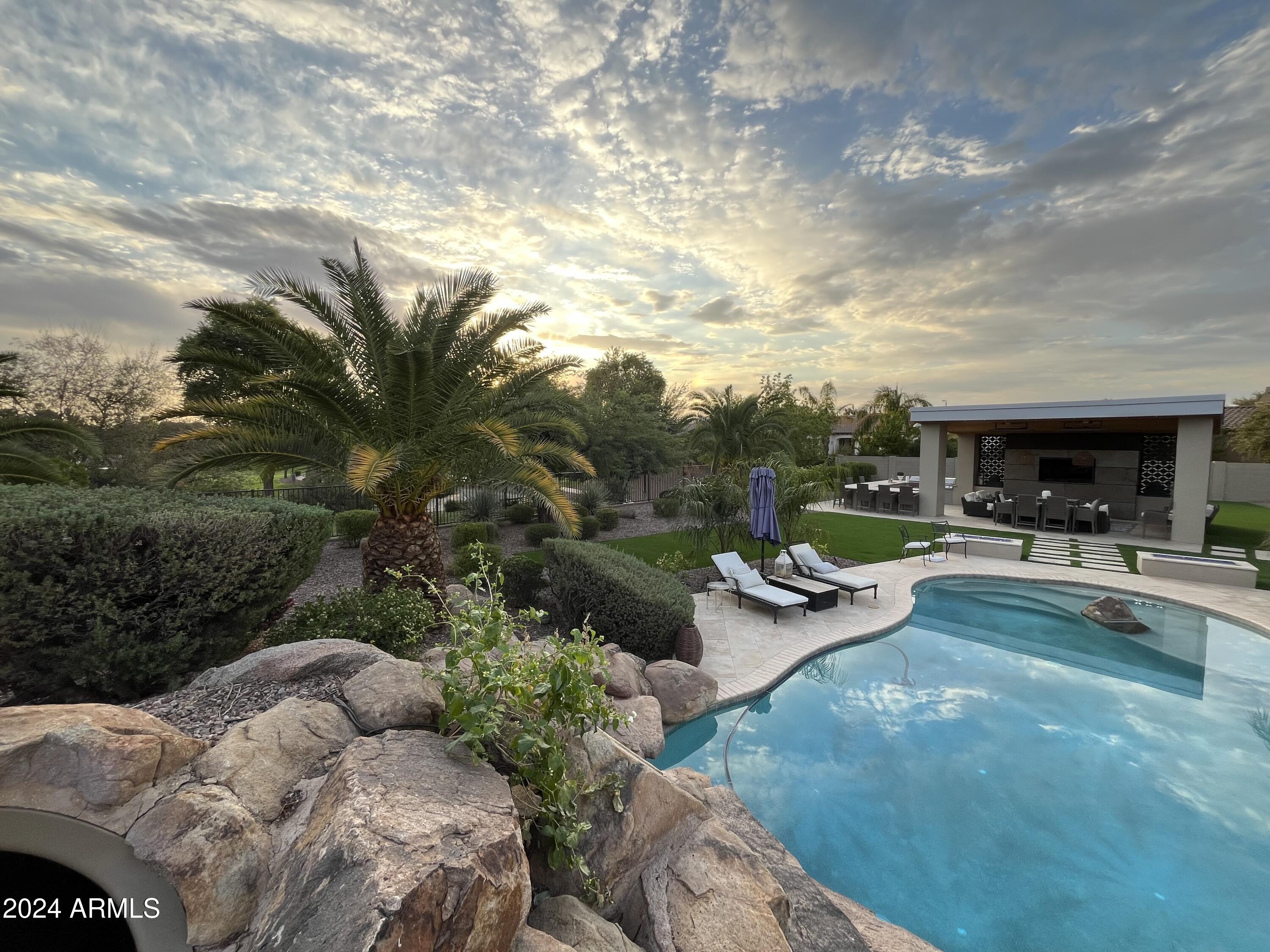 3304 E Birchwood Place