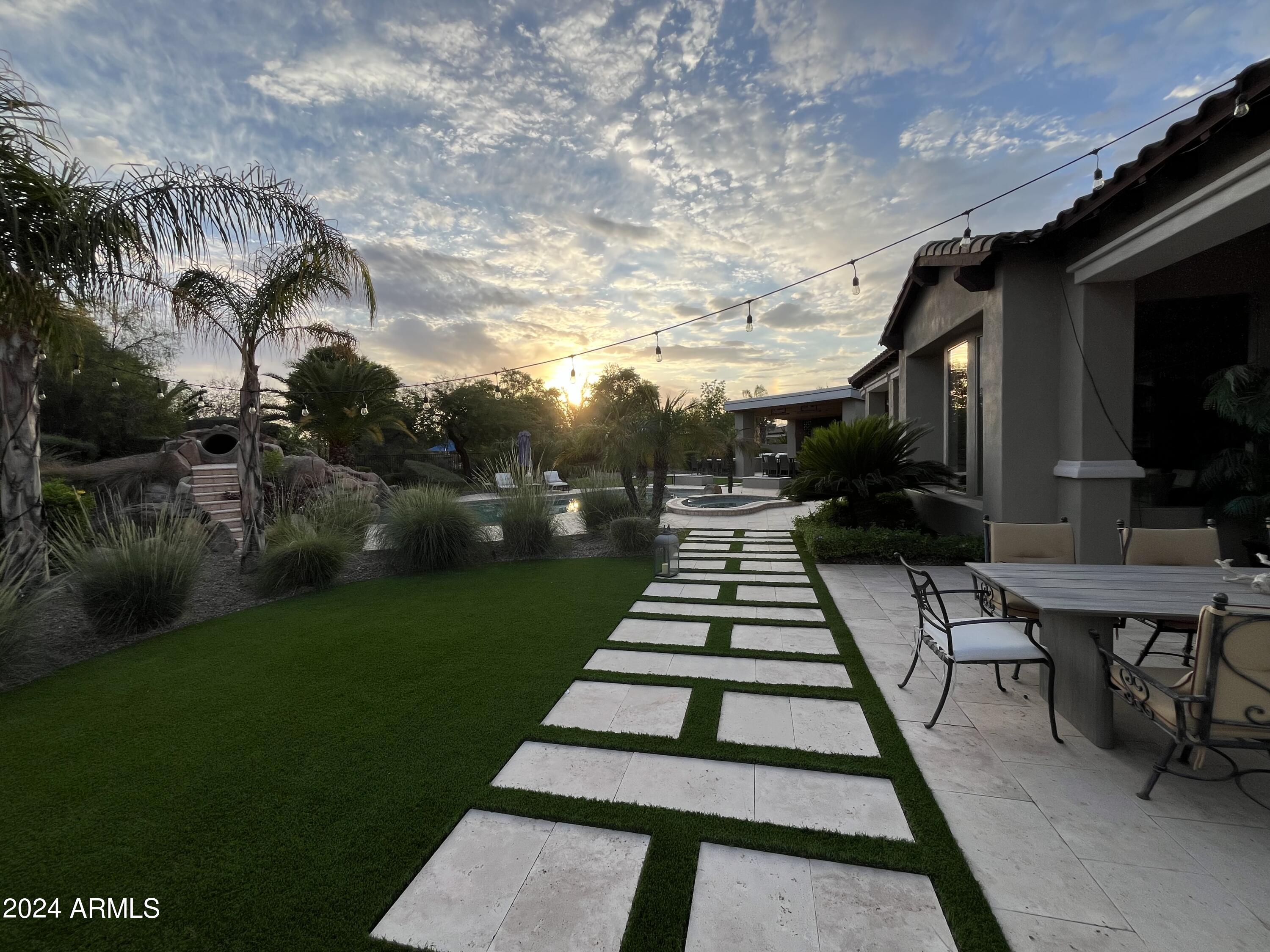 3304 E Birchwood Place