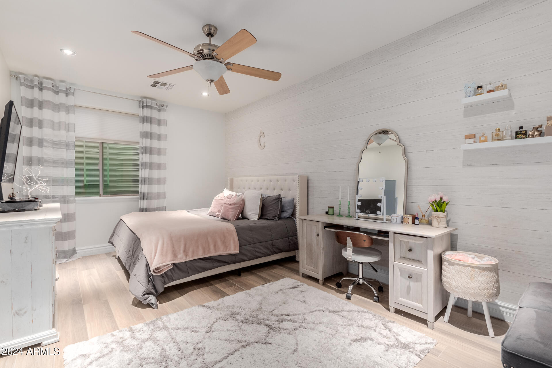 3304 E Birchwood Place