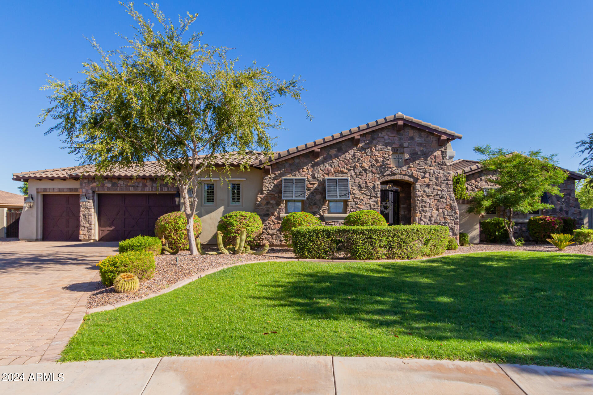 3304 E Birchwood Place