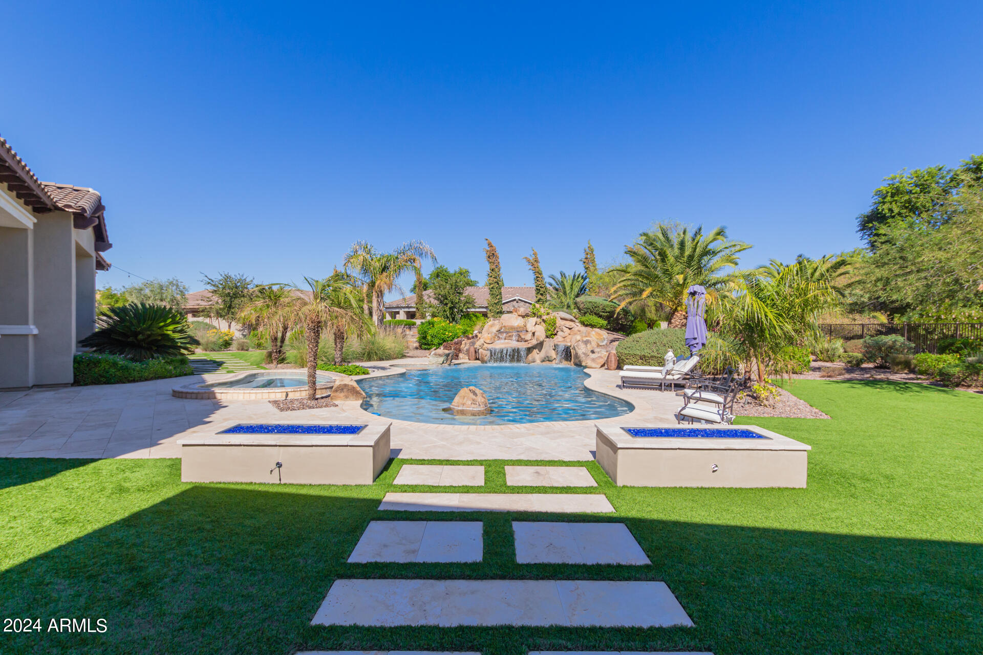 3304 E Birchwood Place