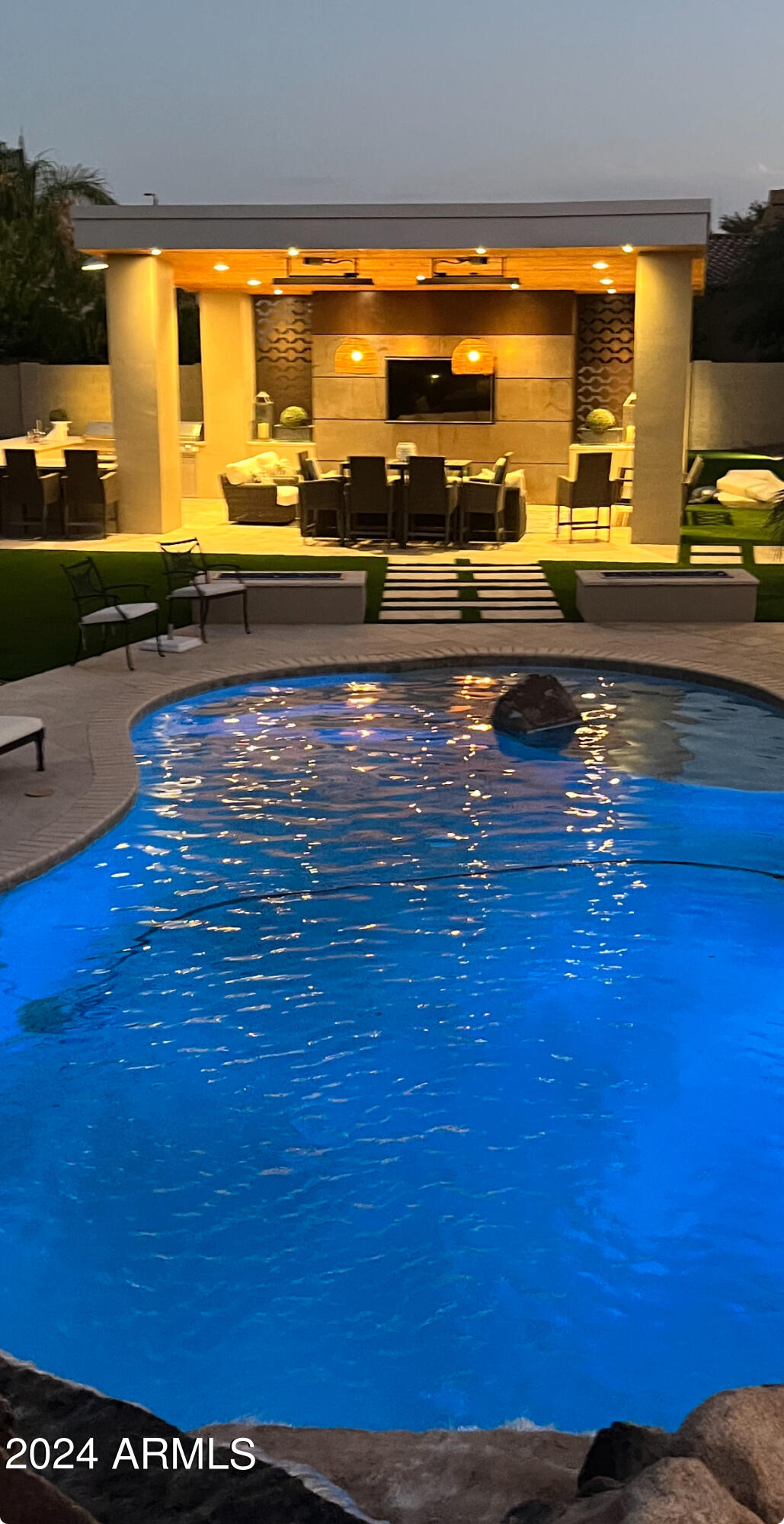 3304 E Birchwood Place