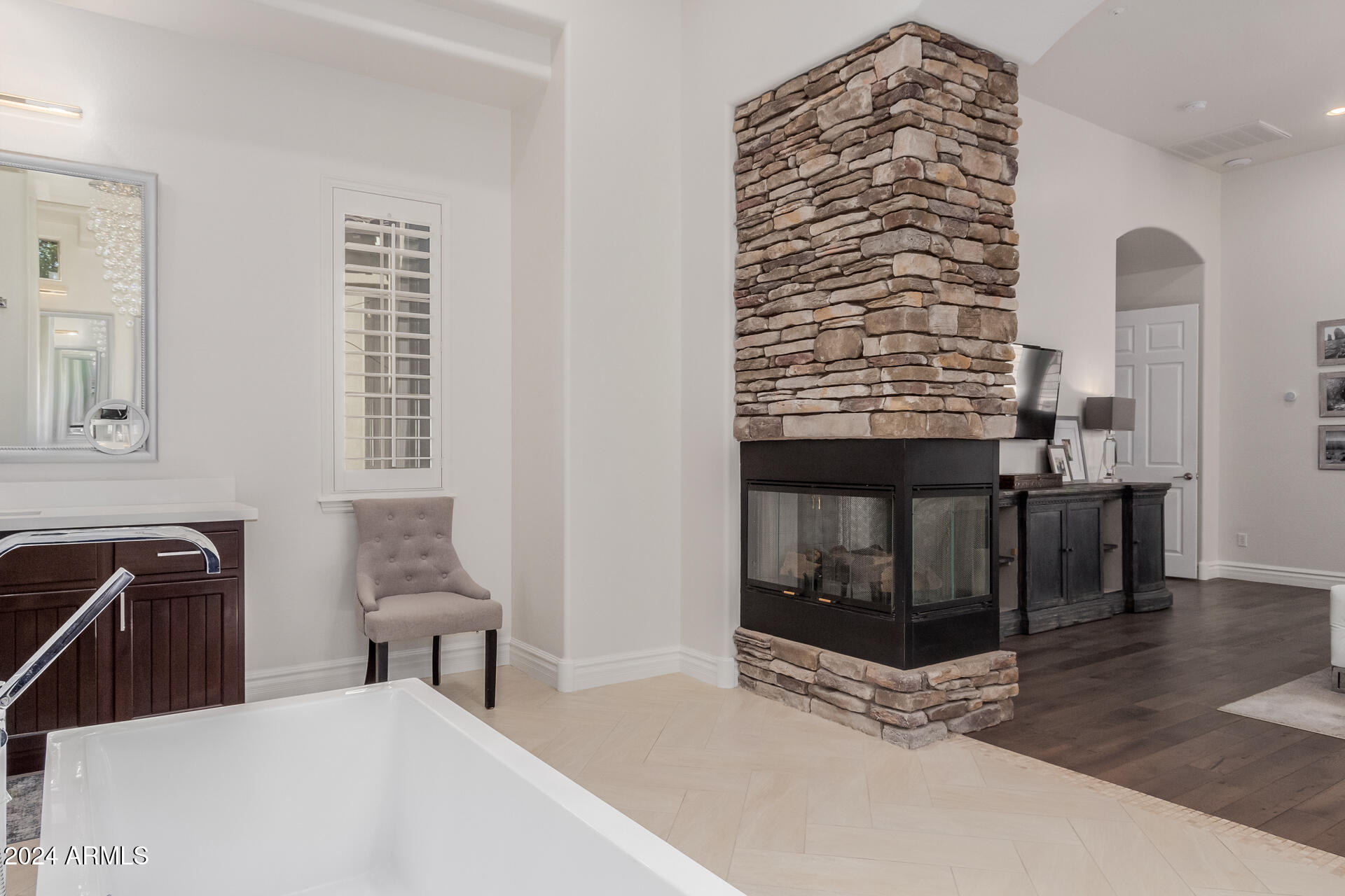 3304 E Birchwood Place