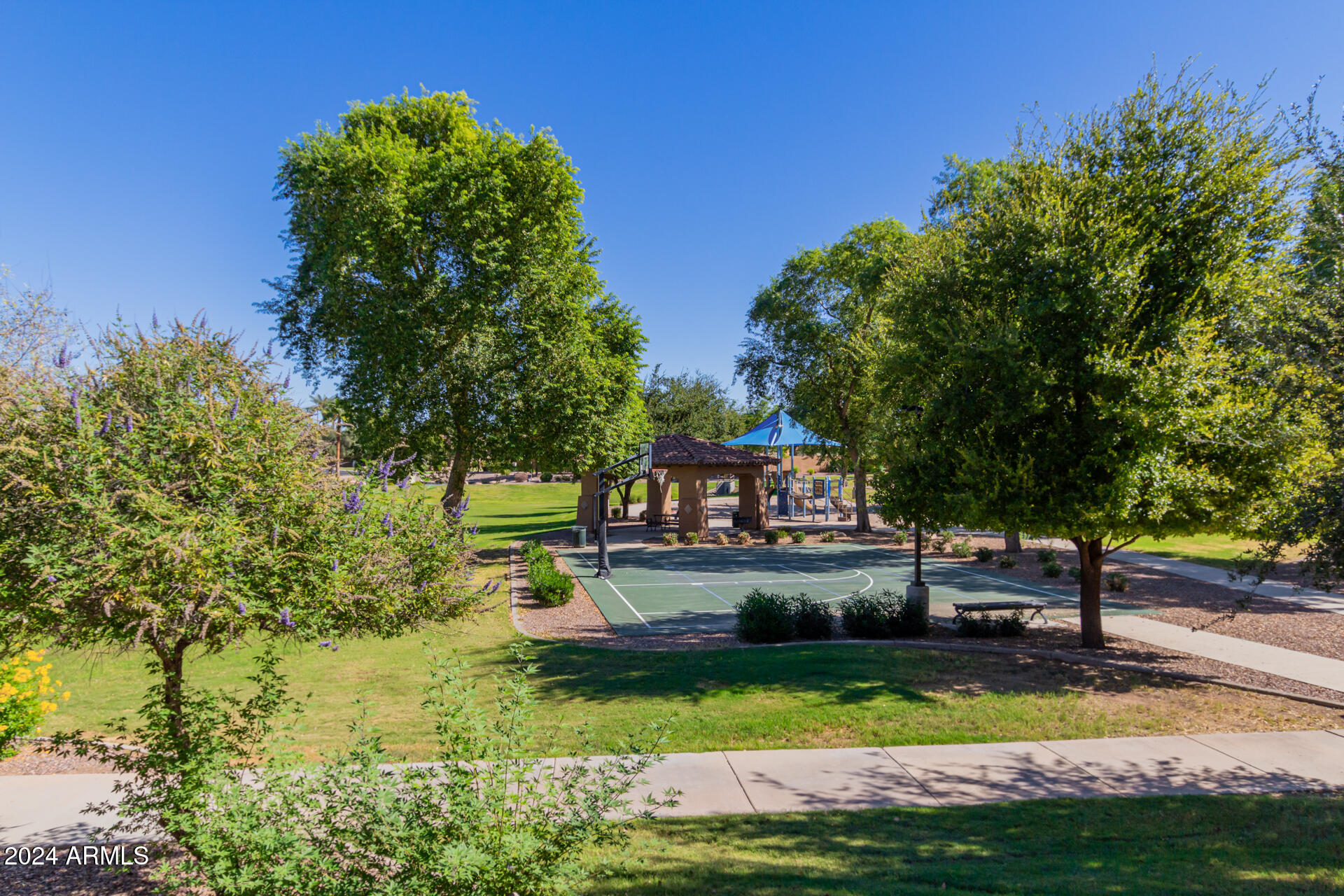 3304 E Birchwood Place