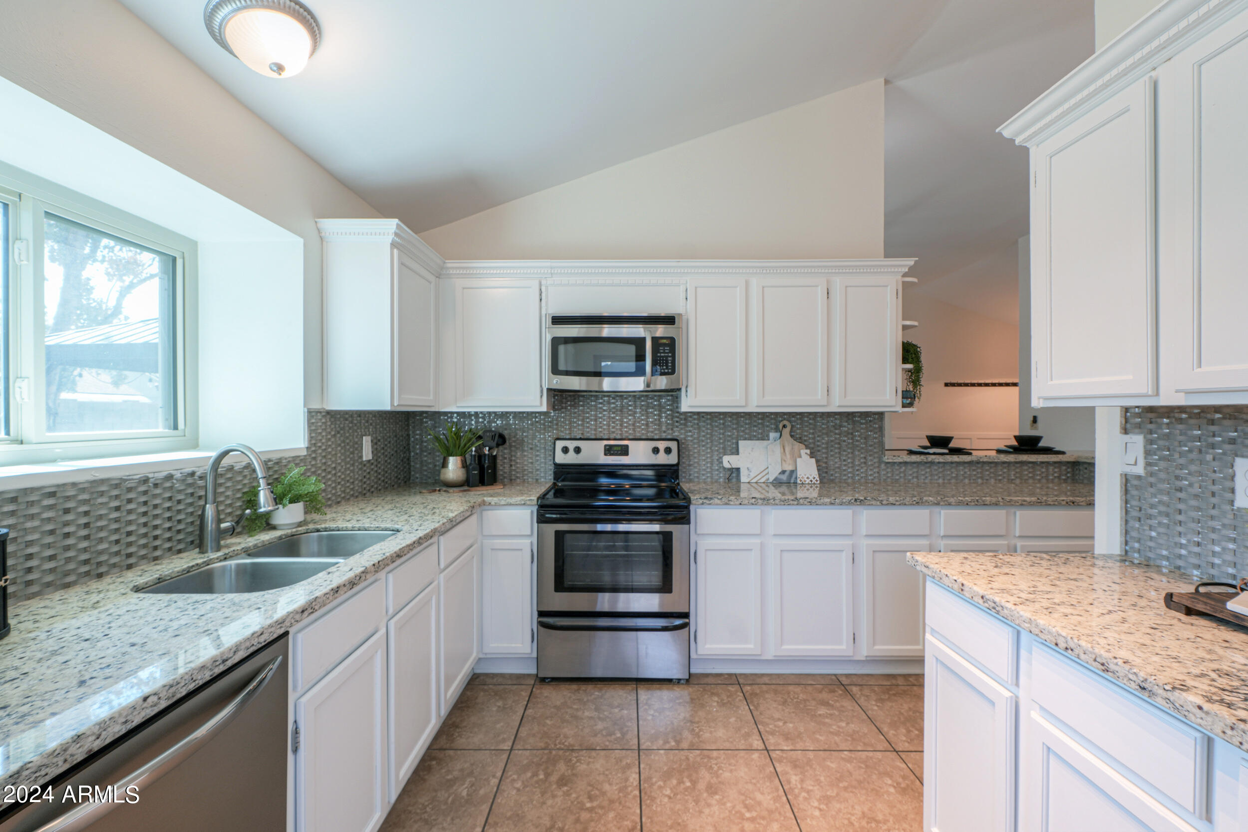 1807 W SHAWNEE Drive