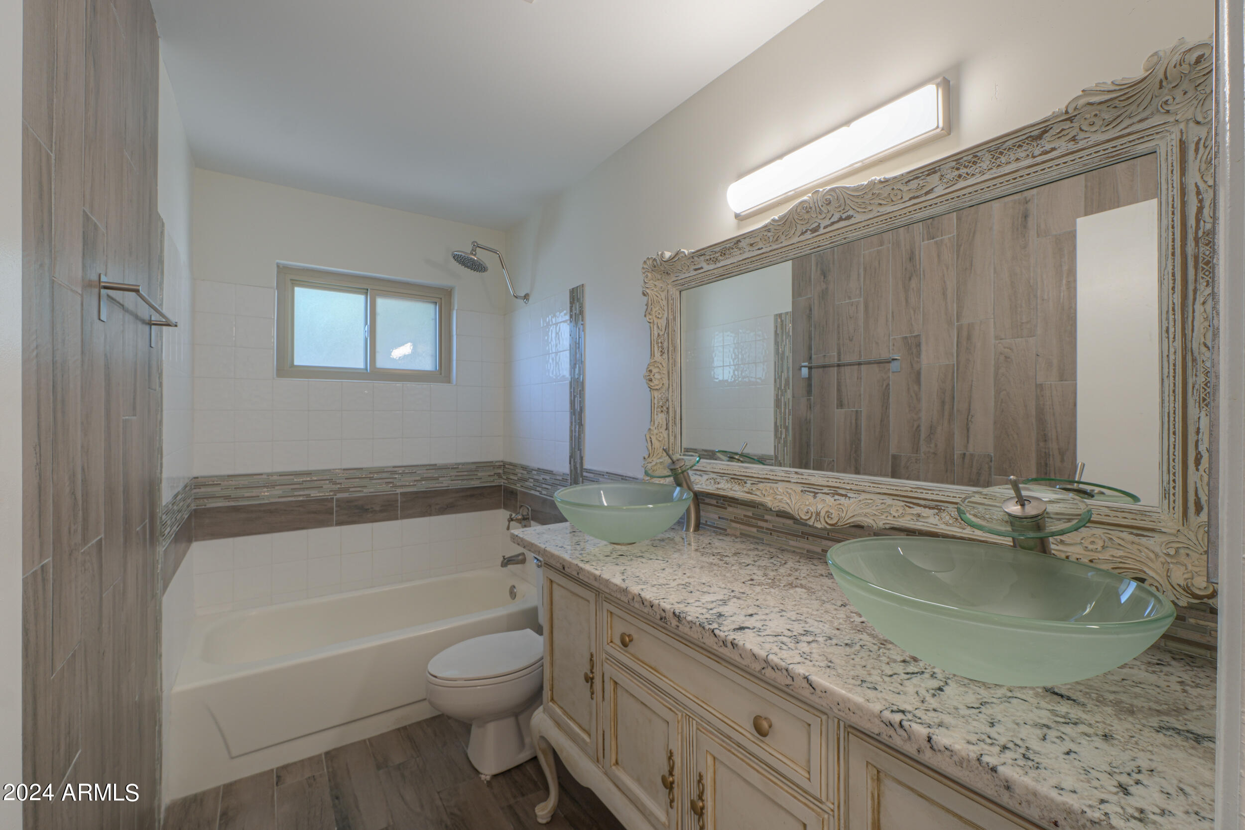 1807 W SHAWNEE Drive