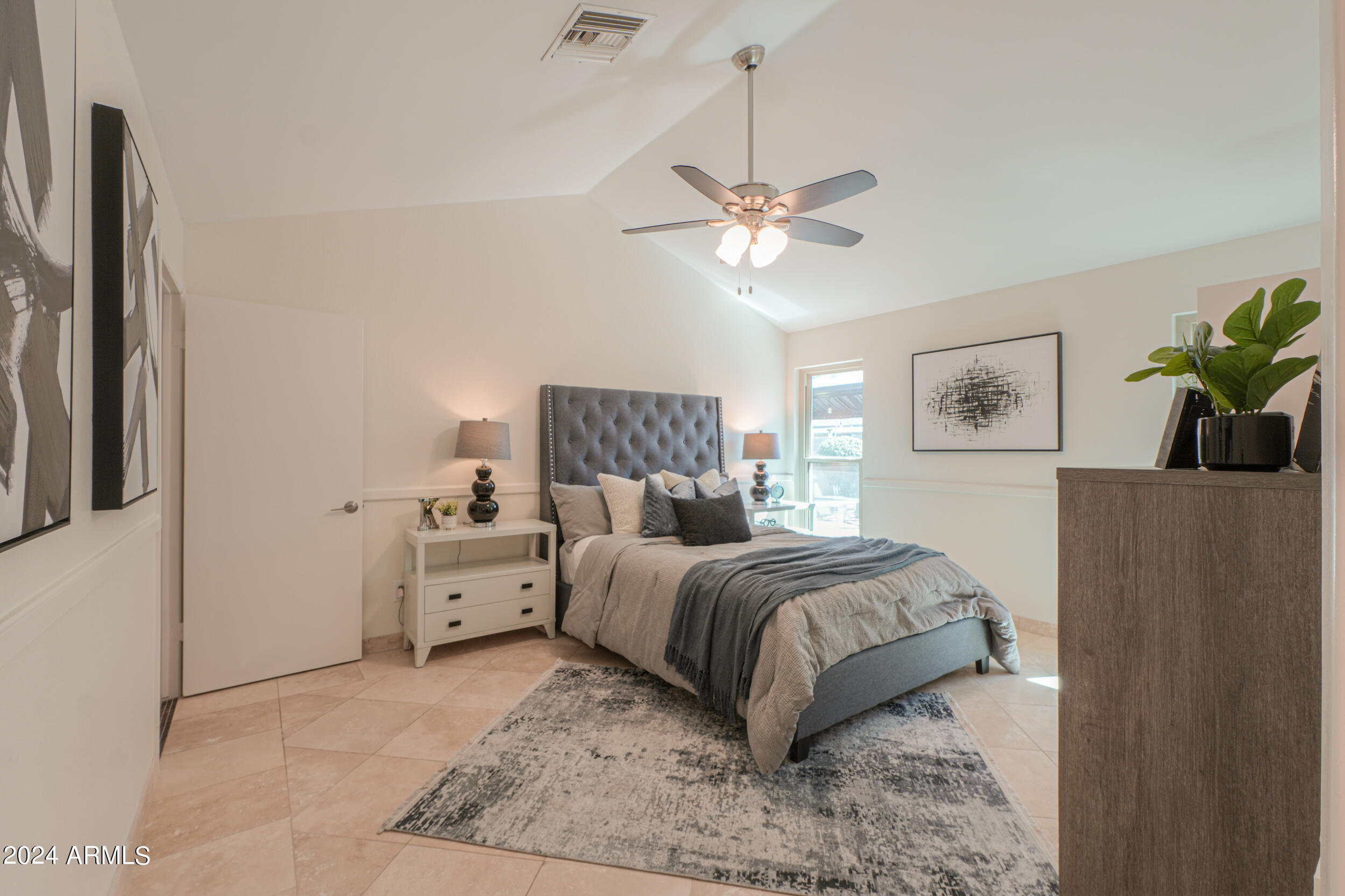 1807 W SHAWNEE Drive