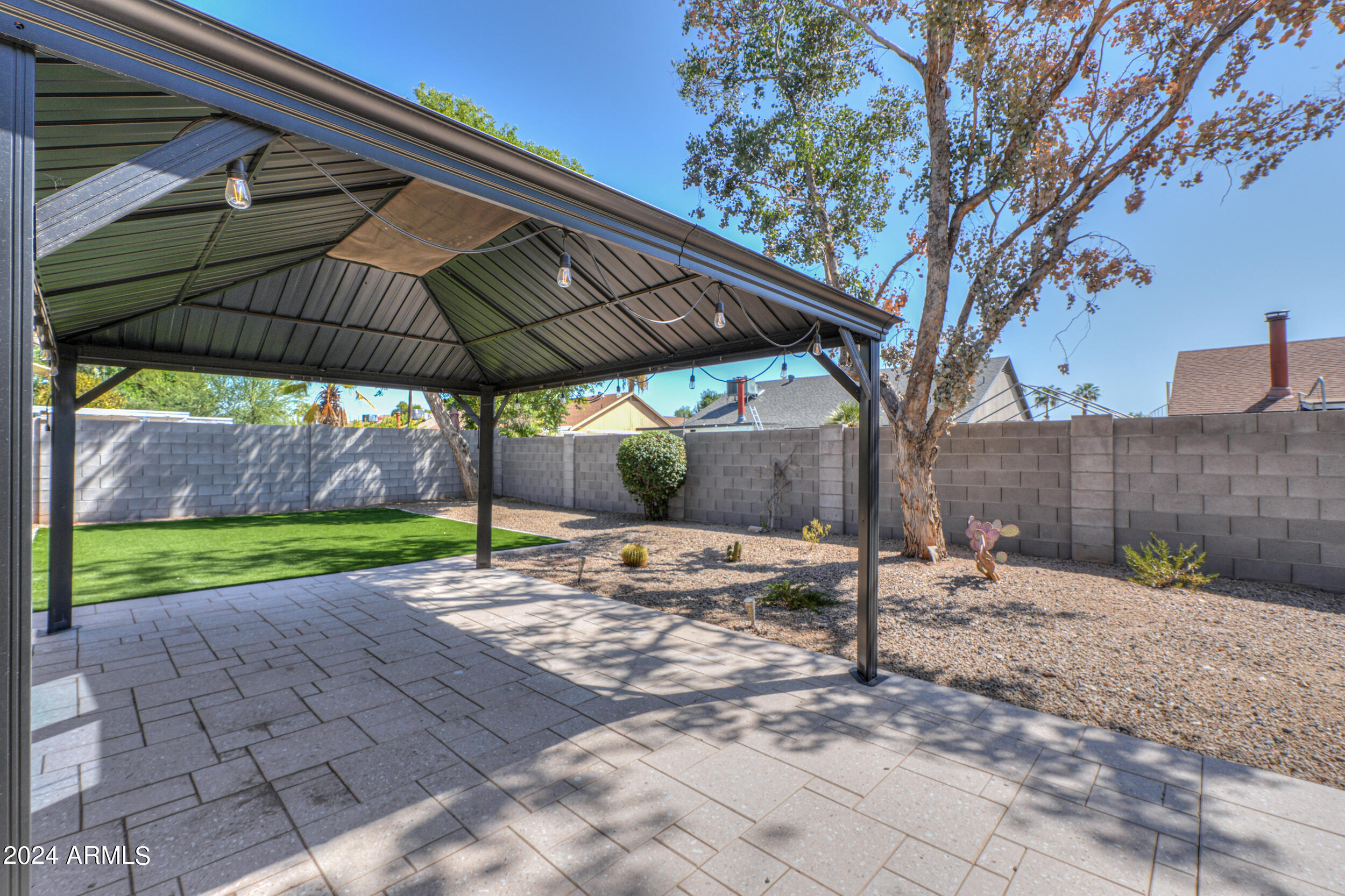 1807 W SHAWNEE Drive