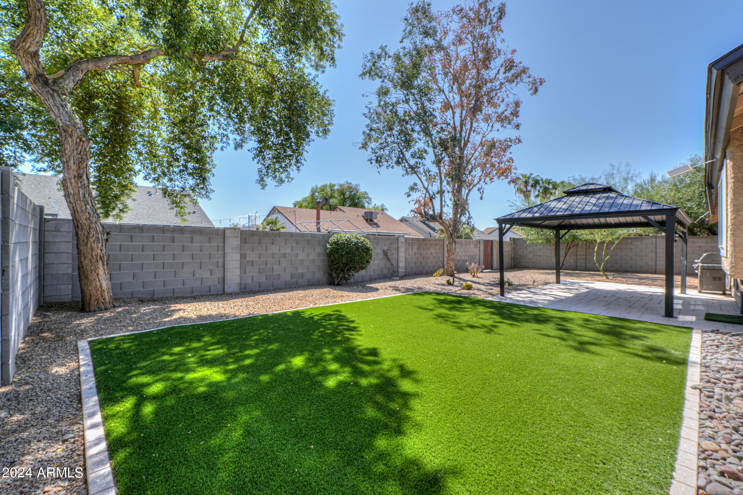 1807 W SHAWNEE Drive