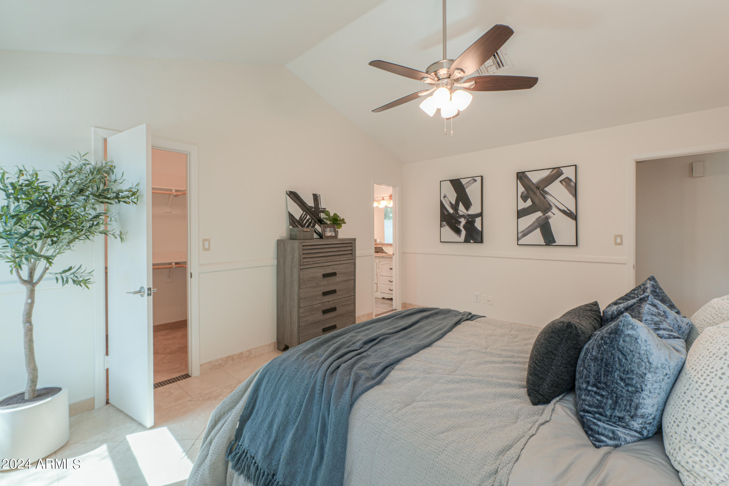 1807 W SHAWNEE Drive