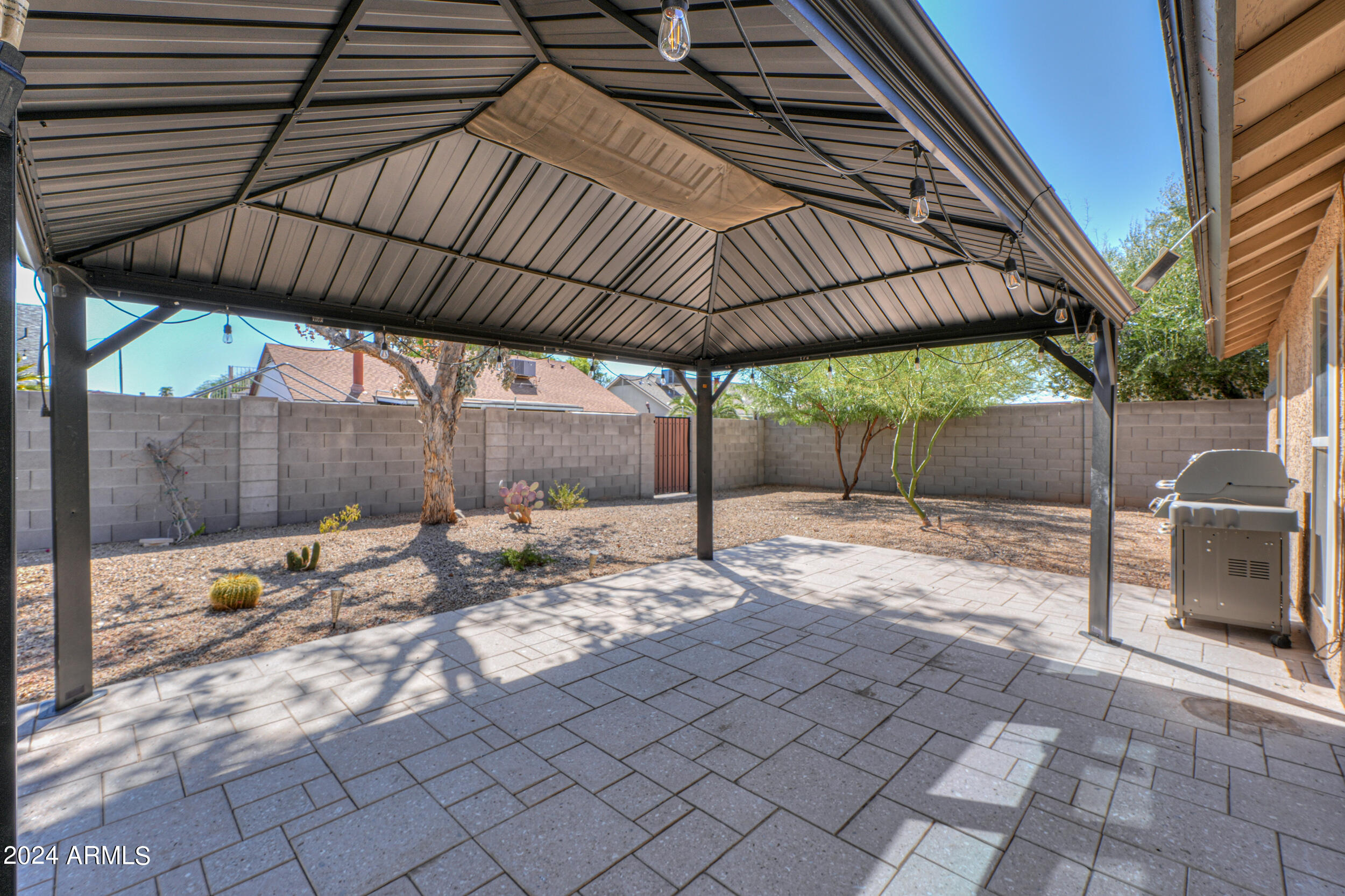 1807 W SHAWNEE Drive