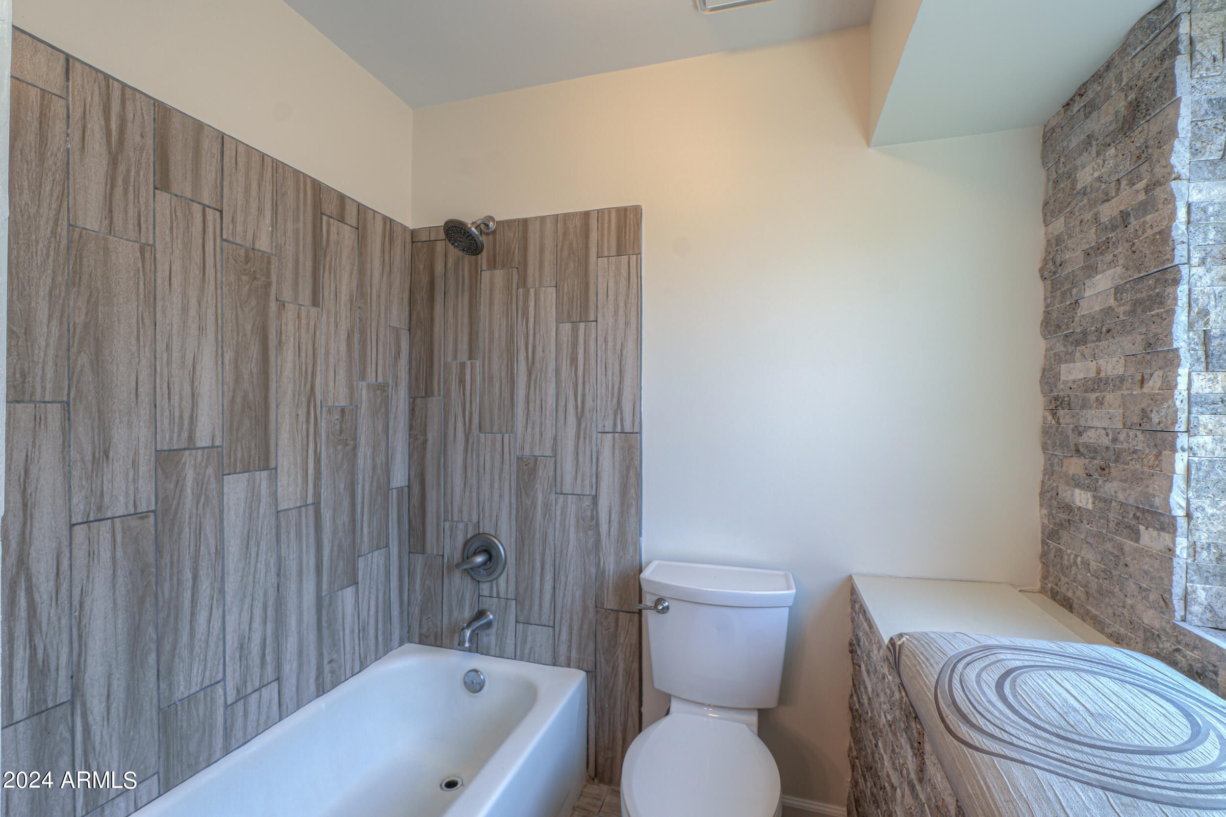 1807 W SHAWNEE Drive